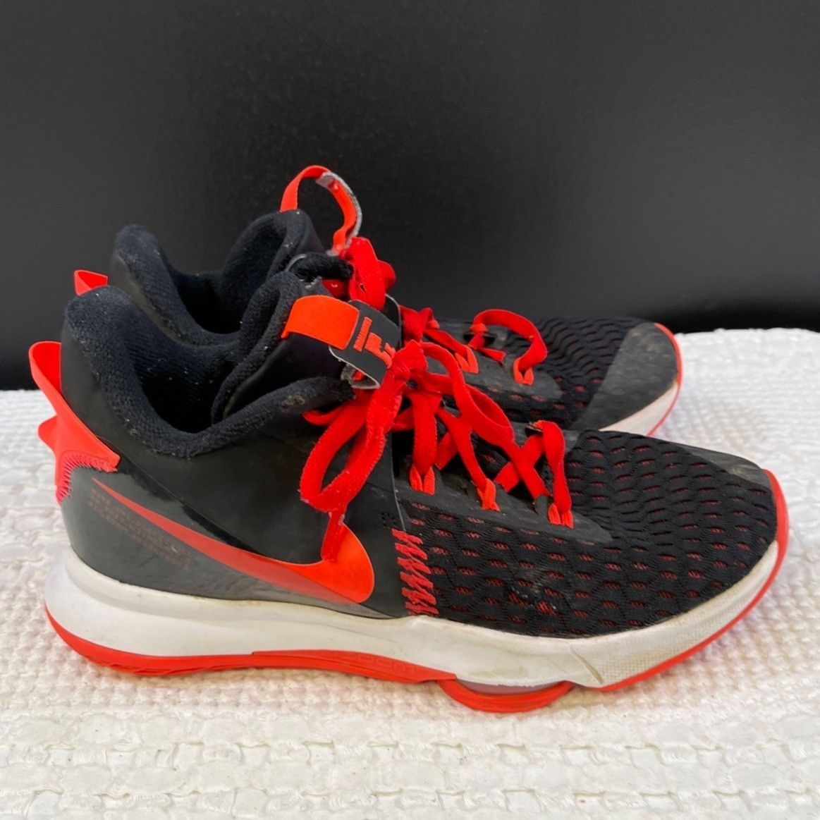 Nike Nike Lebron Witness 5 Men's Black/Red Shoes/Sneakers Sz 9.5 Size US 9.5 / EU 42-43 - 3 Thumbnail