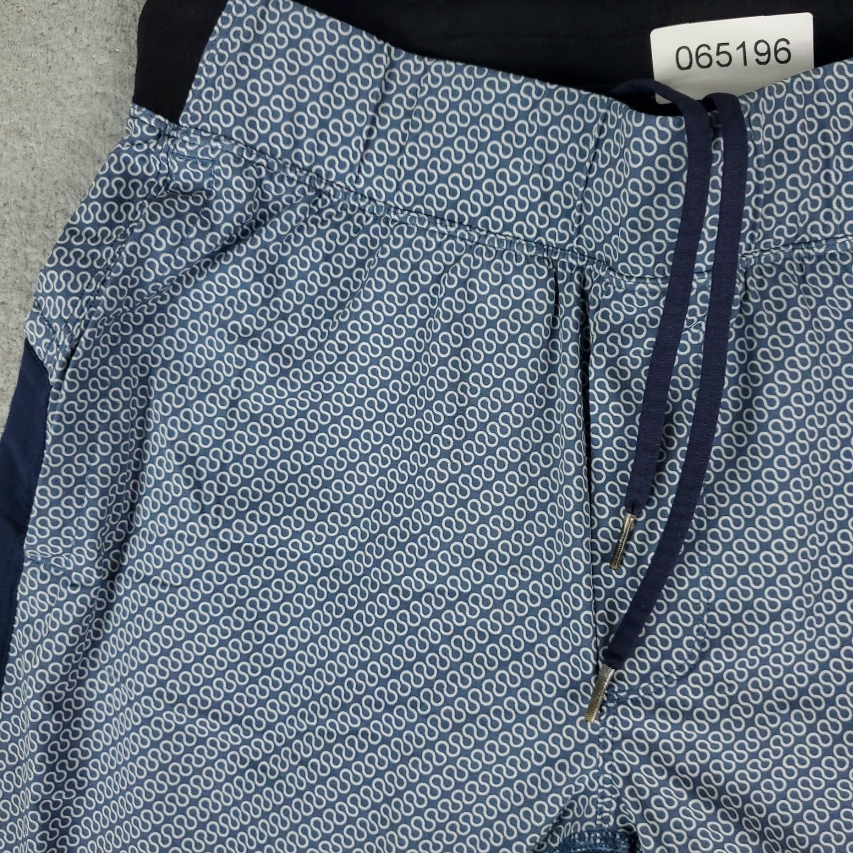 Lululemon Lululemon Shorts Mens M Blue Geometric Lace Tie Stretch Activewear Casual 90s? Size US 31 - 2 Thumbnail