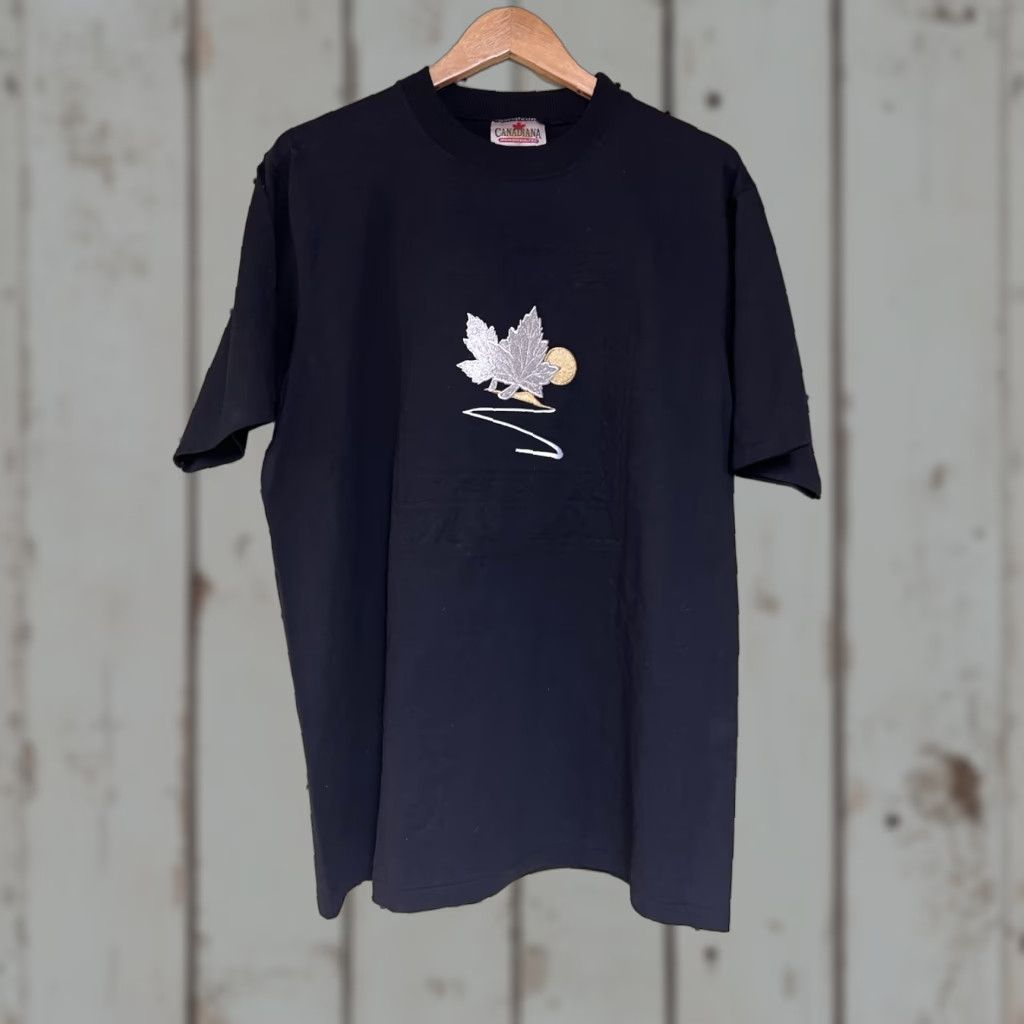 Vintage VINTAGE Canadiana T-Shirt Embossed Canada Single Stitch Crew Neck Black Short Sleeve Size L Mens Size US L / EU 52-54 / 3 - 1 Thumbnail