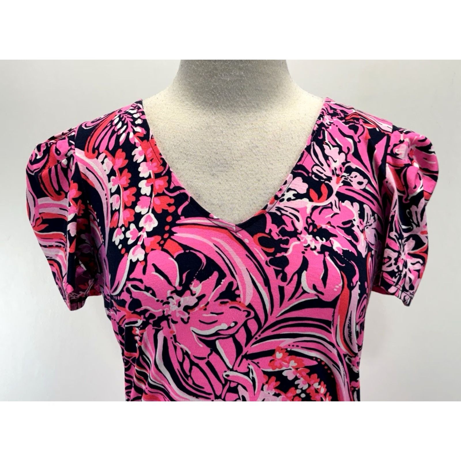 Lilly Pulitzer Lilly Pulitzer Low Tide Navy Fins and Feathers Aleece Dress Women’s S Pima Beach Dress T-Shirt Style Knee Length Multicolor Beach Theme Women's S Size S / US 4 / IT 40 - 5 Thumbnail