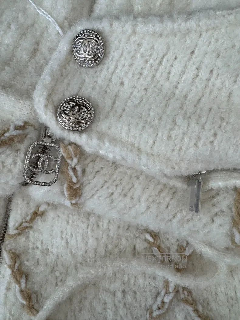 Chanel Chanel Ski series milky white teddy hooded sweater coat Size XS / US 0-2 / IT 36-38 - 4 Thumbnail