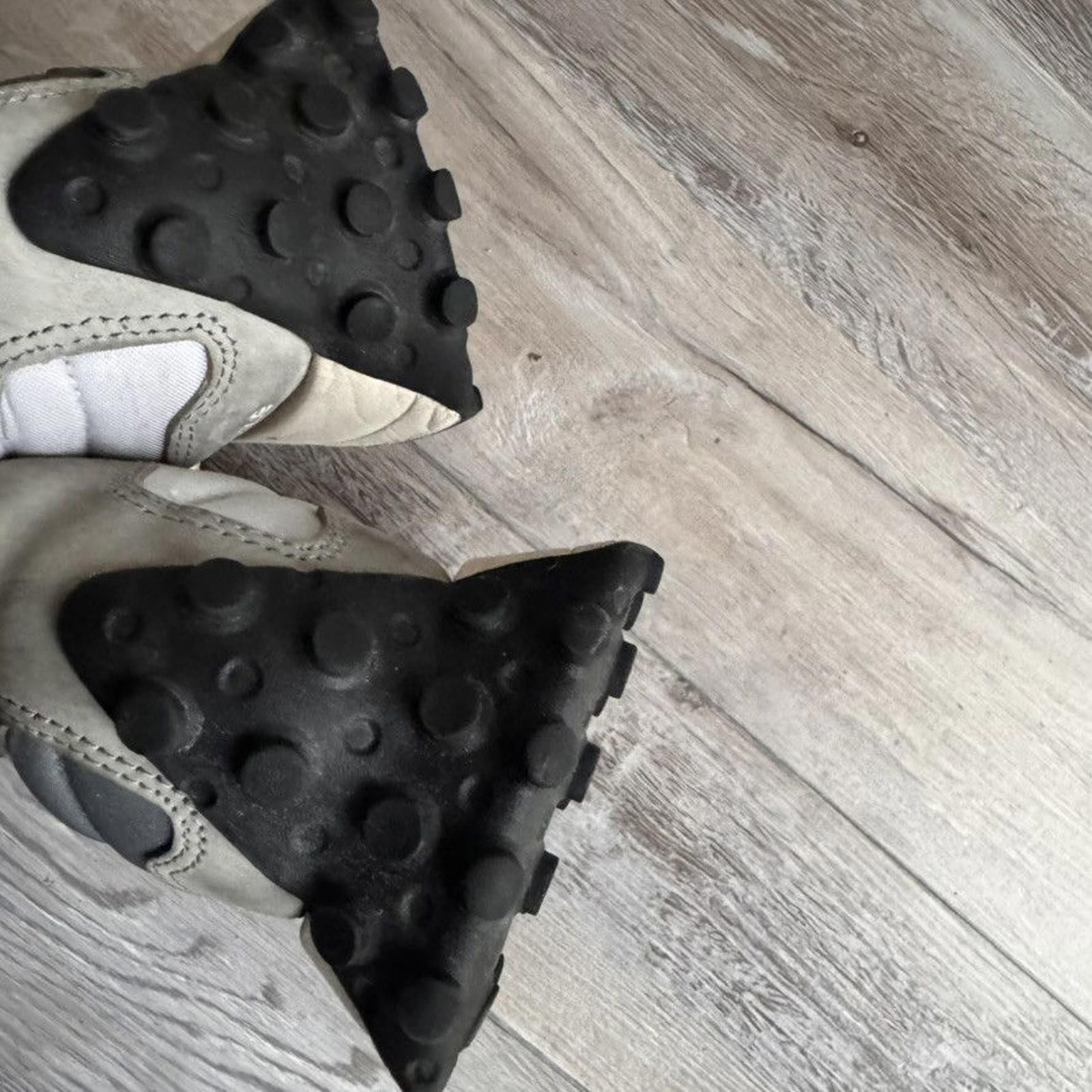 New Balance NEW BALANCE • 327 "Grey" (7.5M) Size US 7.5 / EU 40-41 - 9 Thumbnail