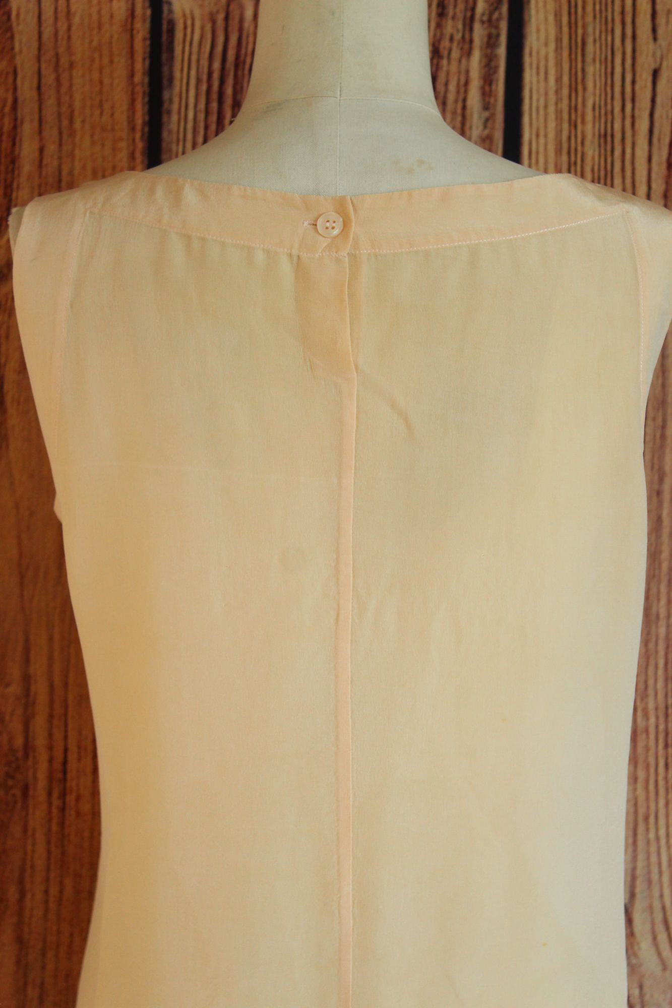 Other Womens Ivory Silk Blouse, Sleeveless Shell, Button in Back, Size L / US 10 / IT 46 - 11 Thumbnail