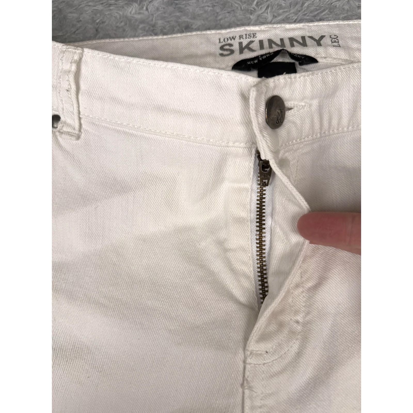 Vintage NEW YORK & COMPANY Jeans Womens 14 White Low Rise Skinny Stretch Denim Size 36" / US 14 / IT 50 - 5 Thumbnail