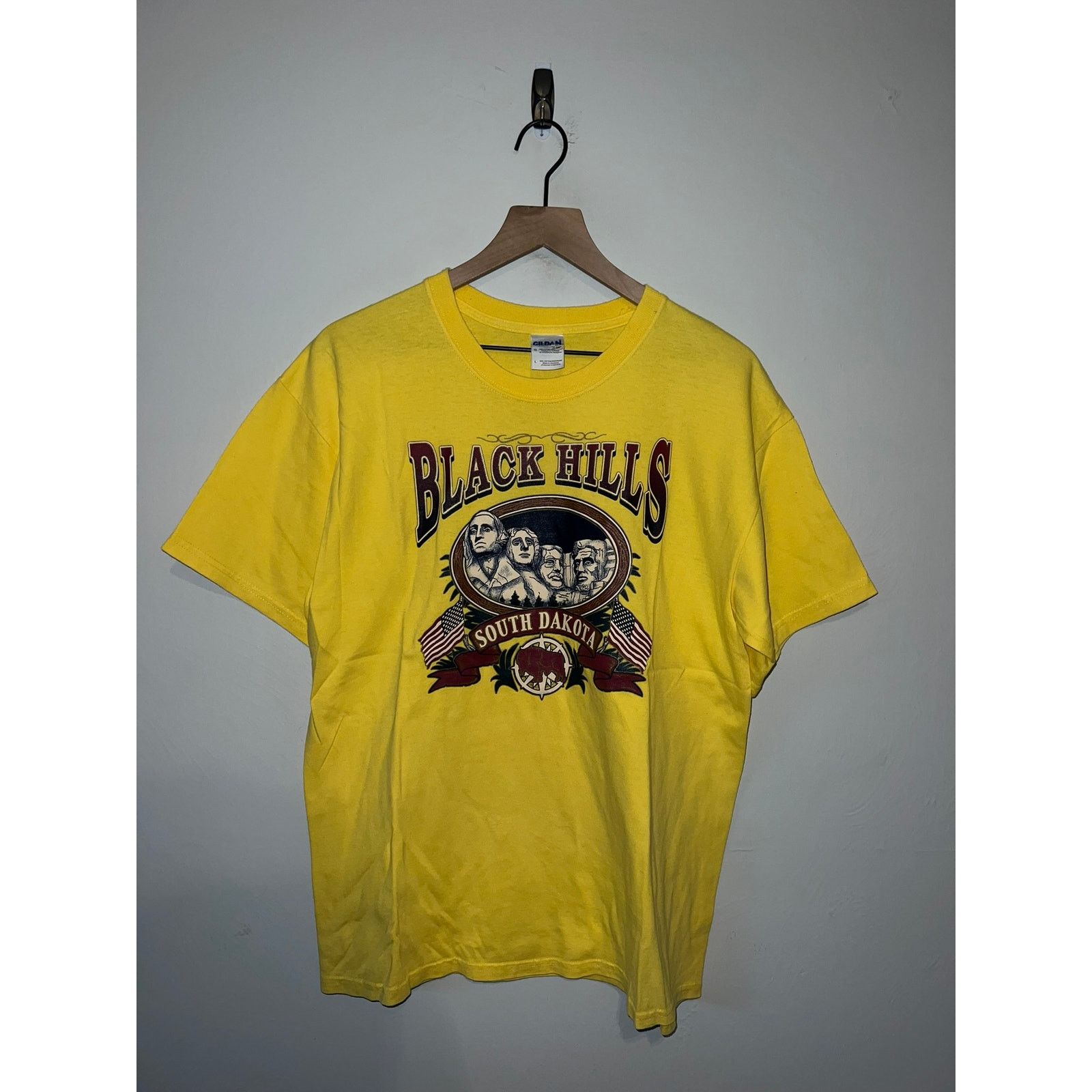 Gildan Vintage Black Hills South Dakota Shirt Yellow Tee L Large Size US L / EU 52-54 / 3 - 1 Thumbnail