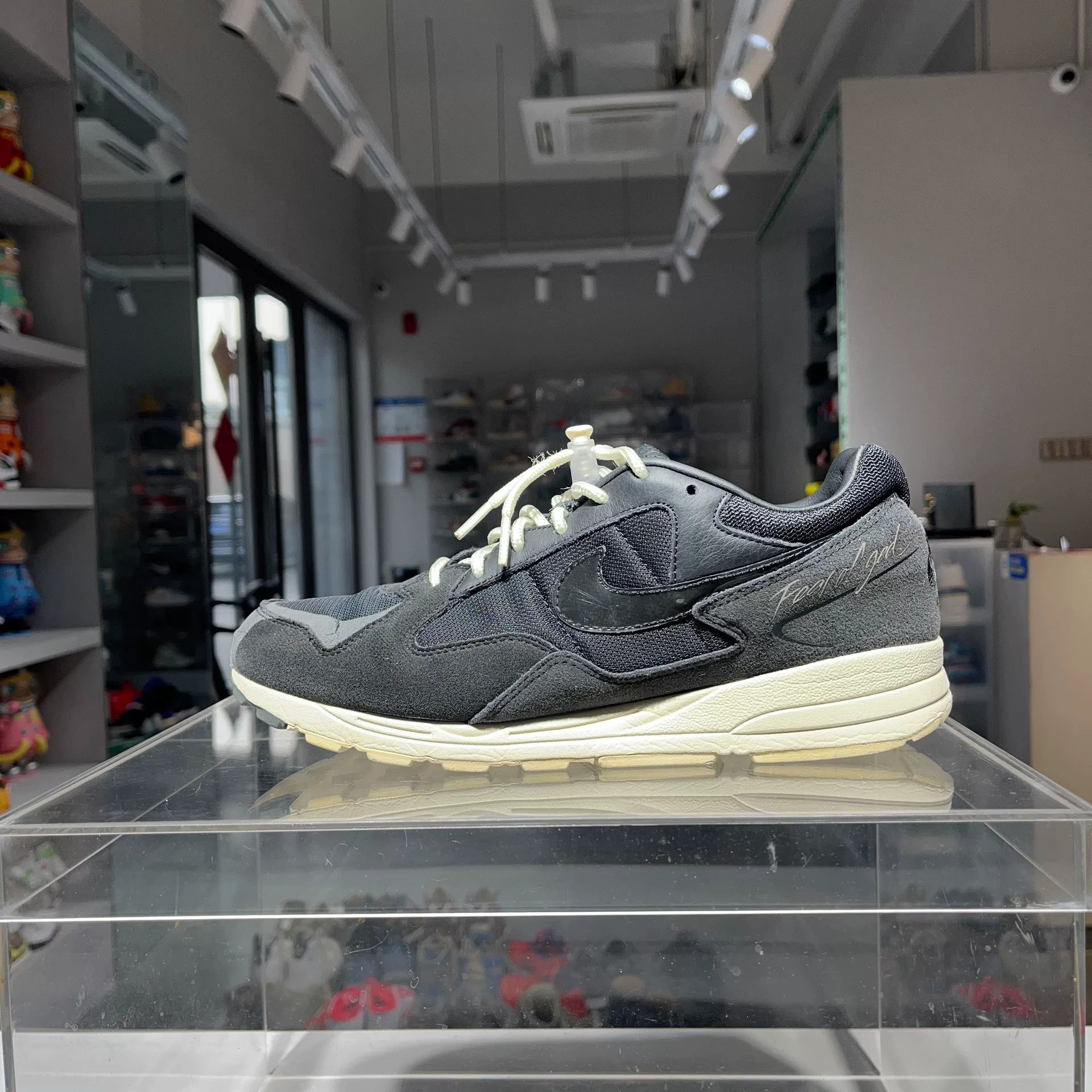 Fear of God Fear of God Retro Black Lowtop Sneakers 10 Men Size US 10 / EU 43 - 1 Thumbnail