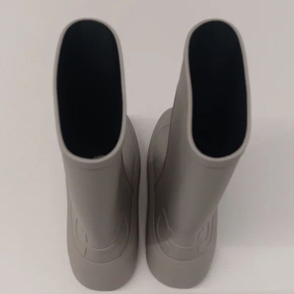 Salvatore Ferragamo Ferragamo Men's Gancini Detail Light Grey Rain Boots - Sz 7 Size US 7 / EU 40 - 8 Thumbnail