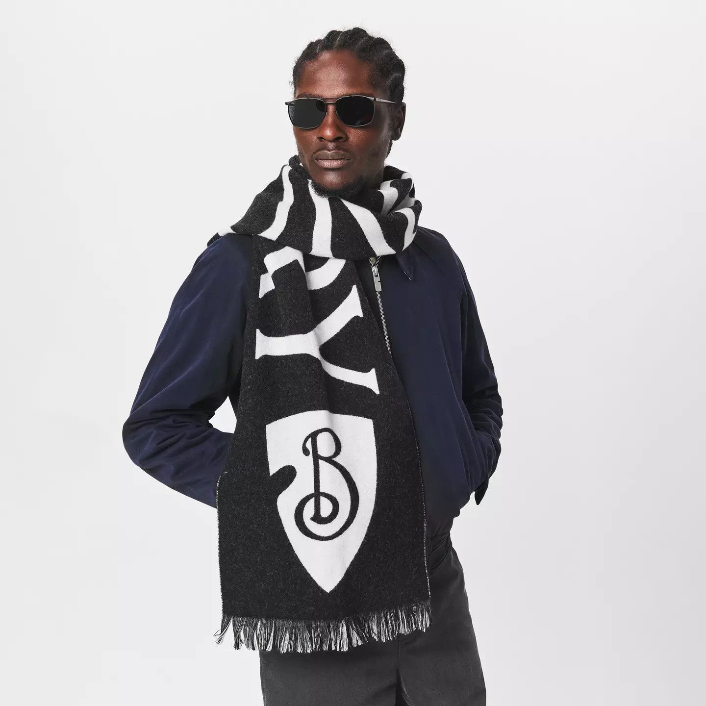 Burberry o1g2r1mq0426 Size: OS / Football Logo-Intarsia Scarf Size ONE SIZE - 2 Thumbnail