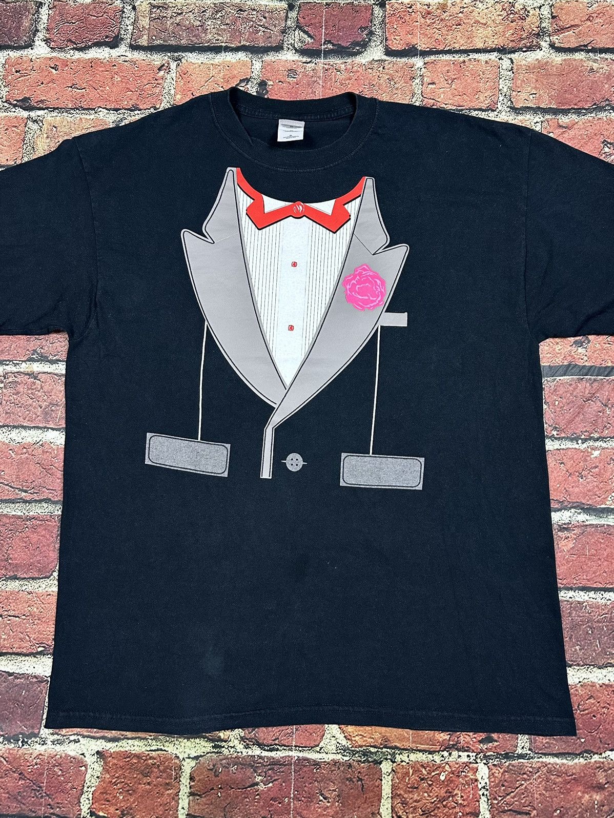 Gildan Vintage Tuxedo Graphic T Shirt Joke Y2K Funny Suit Humor Size US XL / EU 56 / 4 - 4 Thumbnail