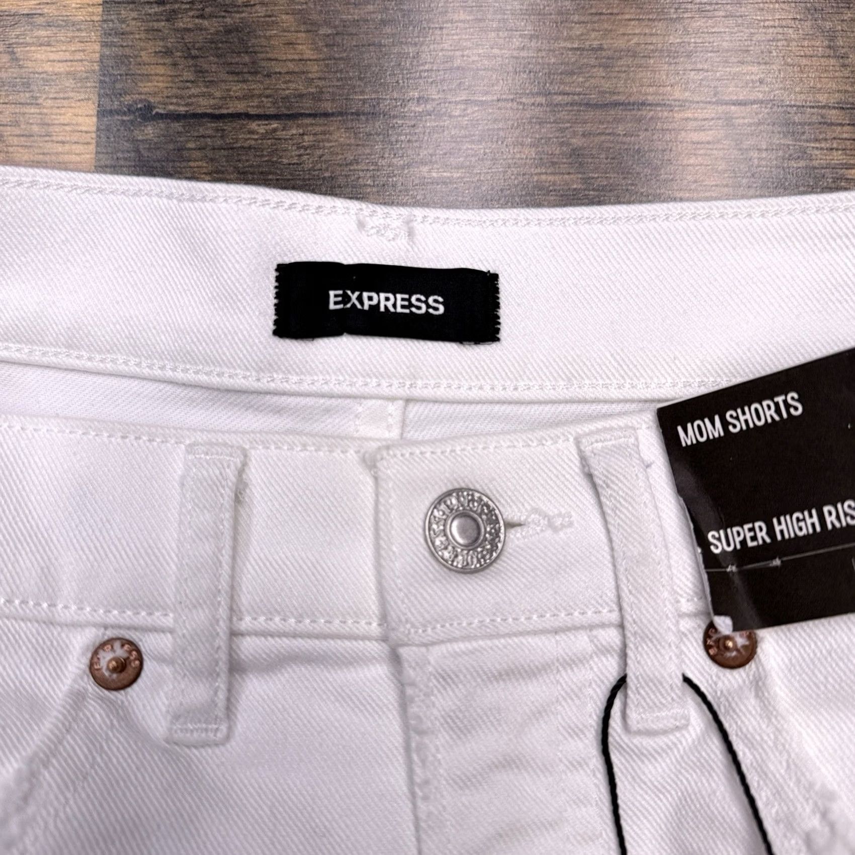 Express Express Short White Super High Rise Stretch Mom Denim 0 Wool? Size 25" / US 0 / IT 36 - 3 Thumbnail