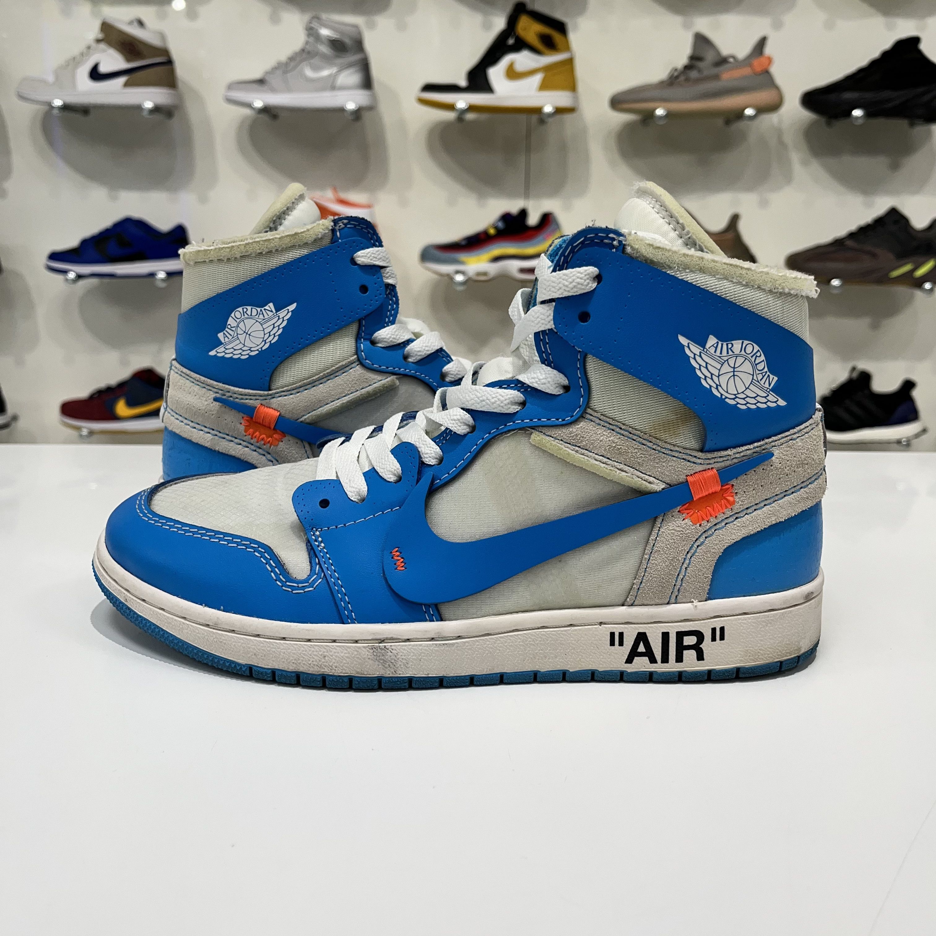 Nike × Off-White Air Jordan 1 Retro High OG x Off-White UNC Size US 8.5 / EU 41-42 - 1 Thumbnail