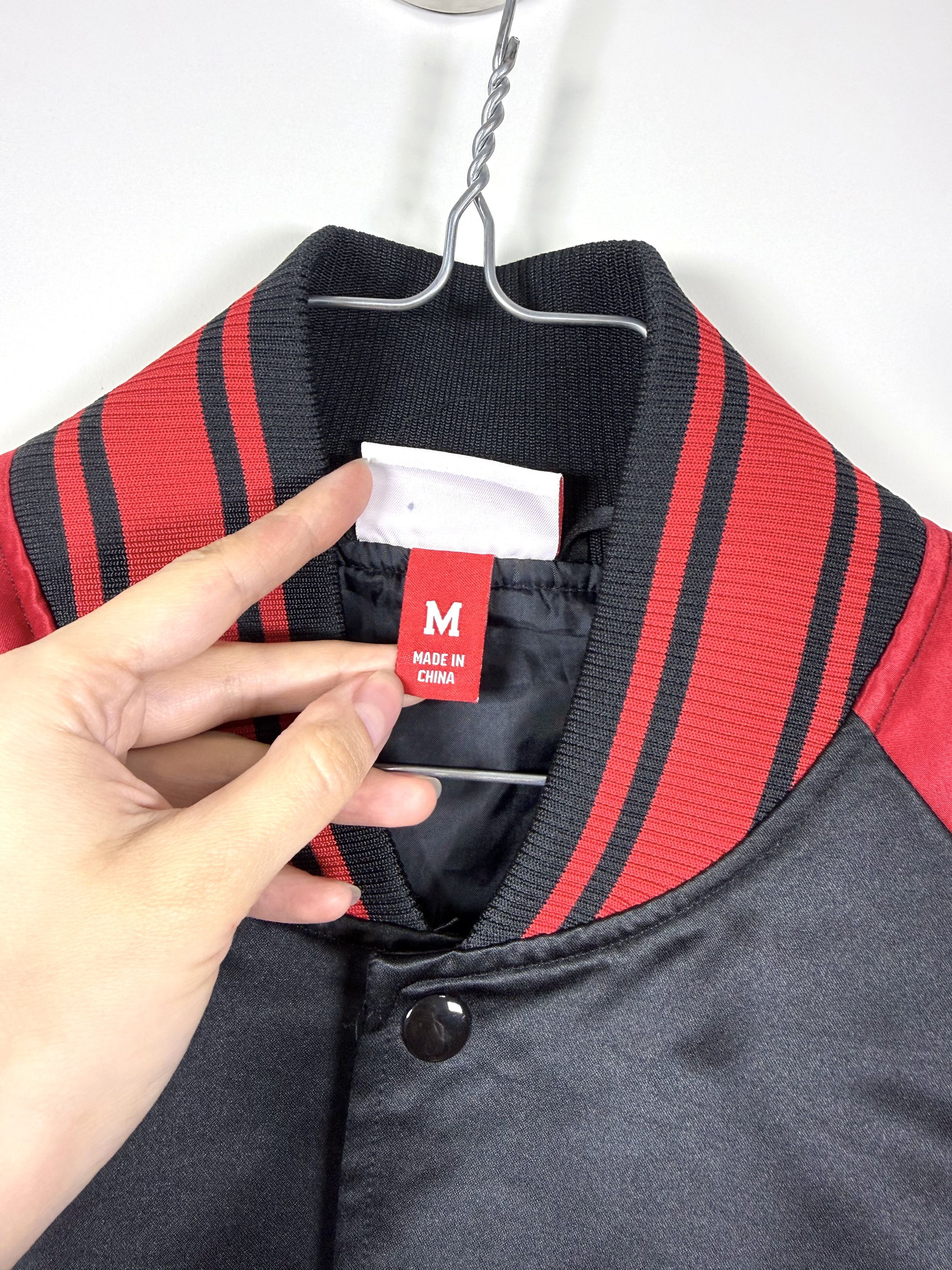 Mitchell & Ness Mitchell & Ness Chicago Bulls Colossal Logo Satin Jacket (M) Size US M / EU 48-50 / 2 - 6 Thumbnail
