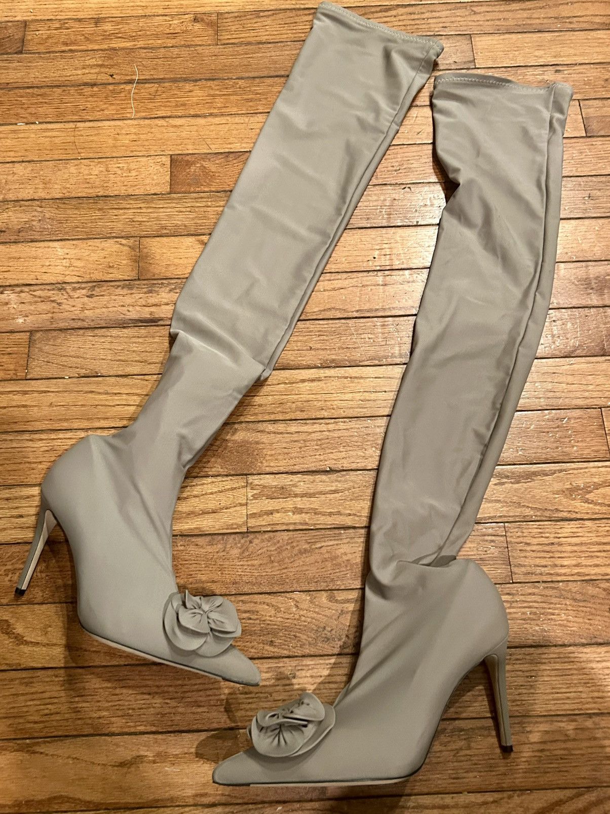Victoria Beckham Victoria Beckham rose Appliqué Size US 10 / IT 40 - 9 Thumbnail