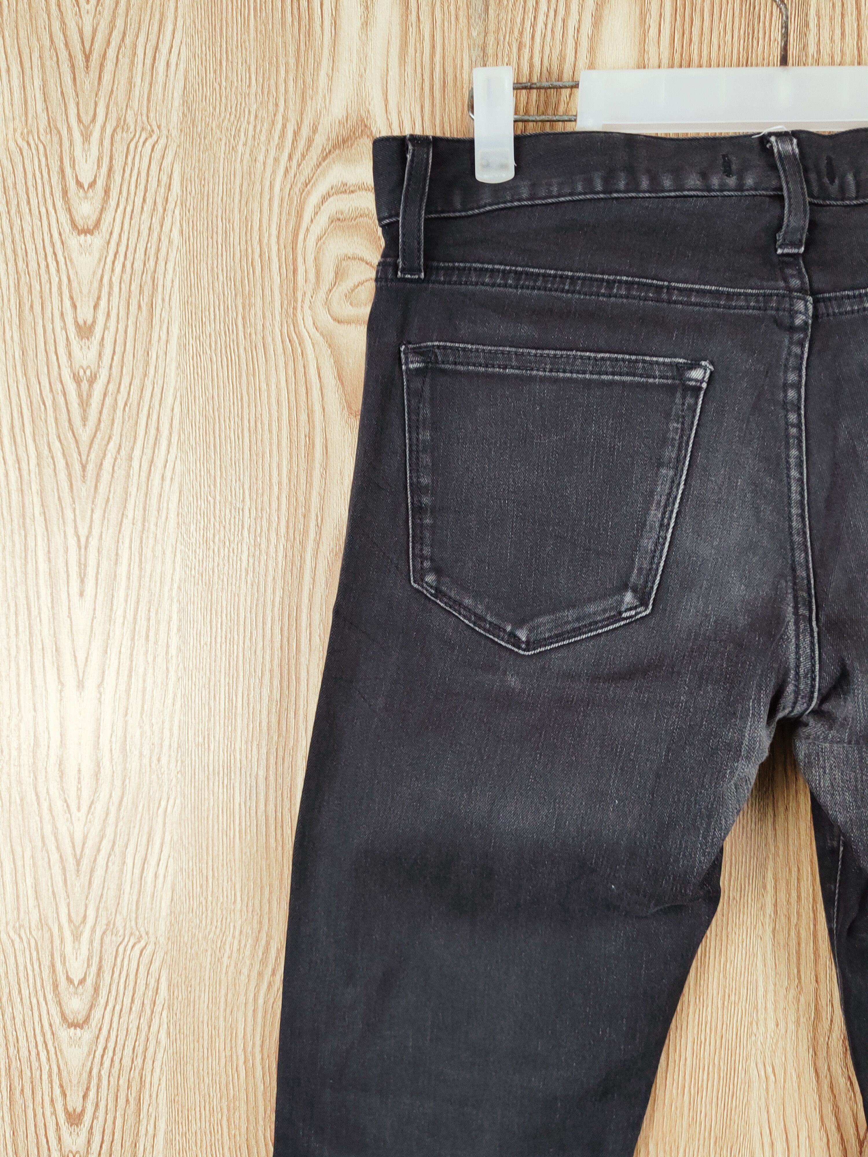 Uniqlo Black Distressed Ripped Jeans #W228