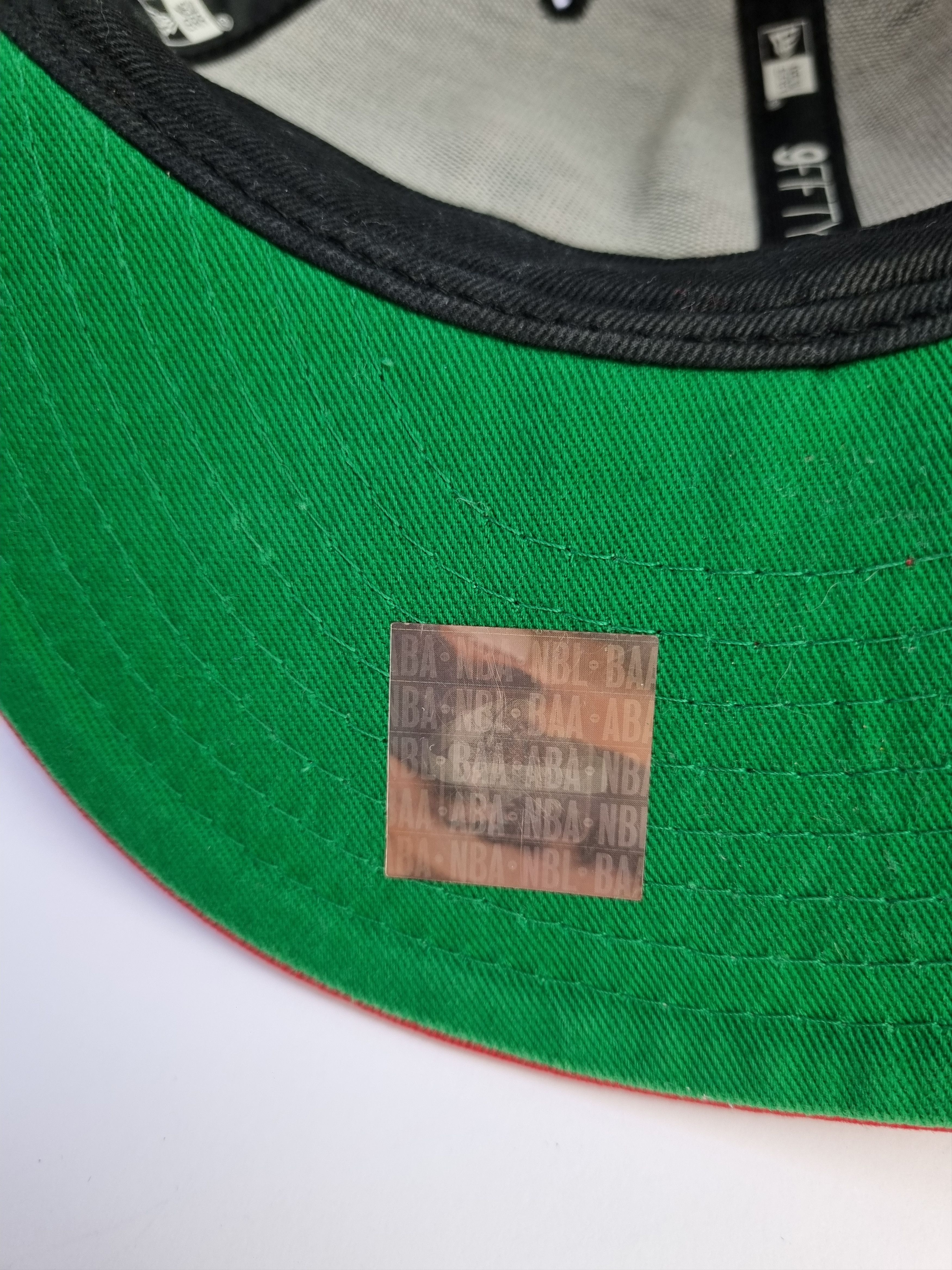 NBA × Vintage Spellout Big Logo Chicago Bulls Vintage Rare Cap Size ONE SIZE - 15 Thumbnail