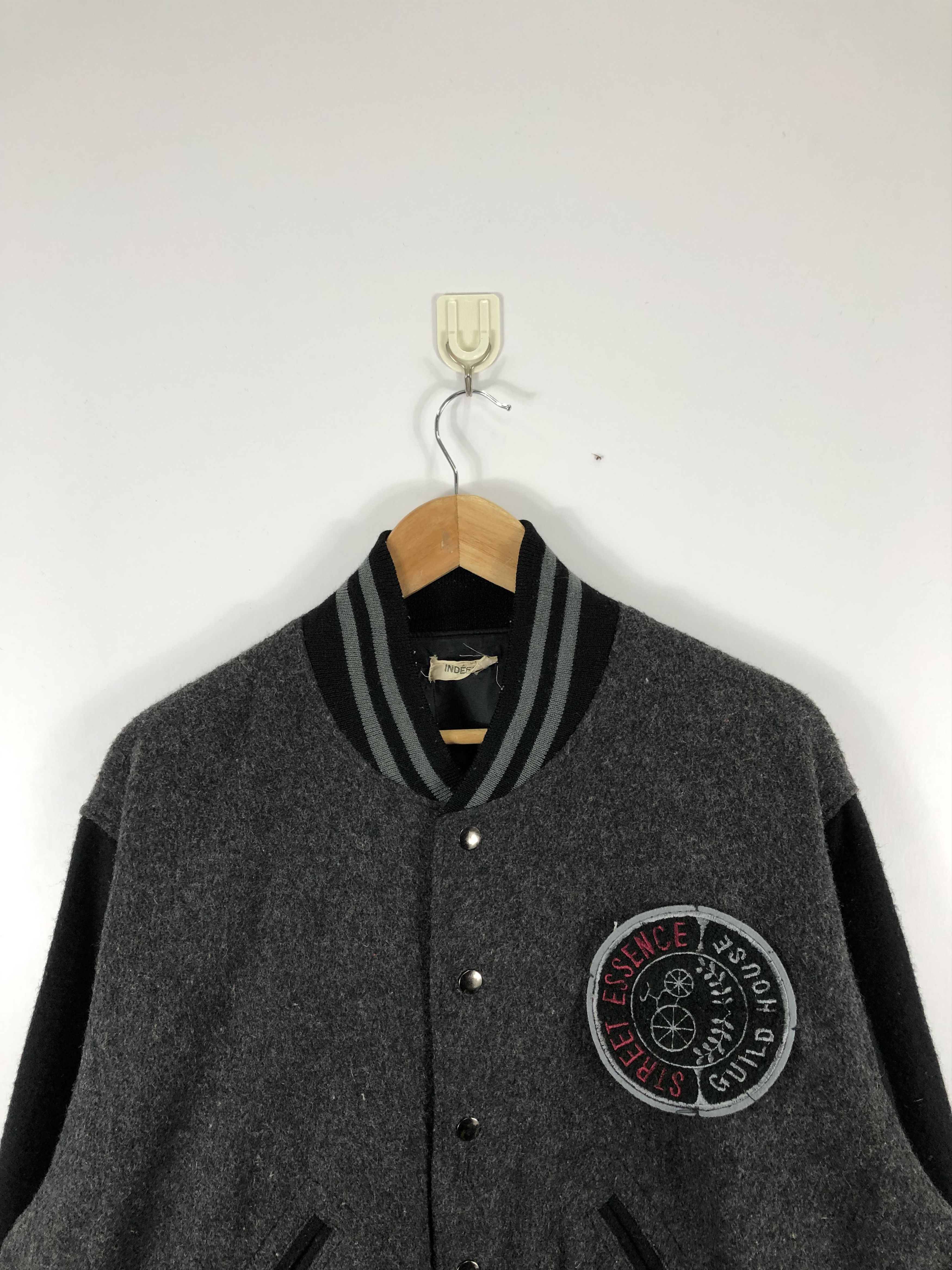 Japanese Brand Vintage 90s Japanese Brand Embroidery Varsity Jacket V0276 Size US L / EU 52-54 / 3 - 2 Thumbnail