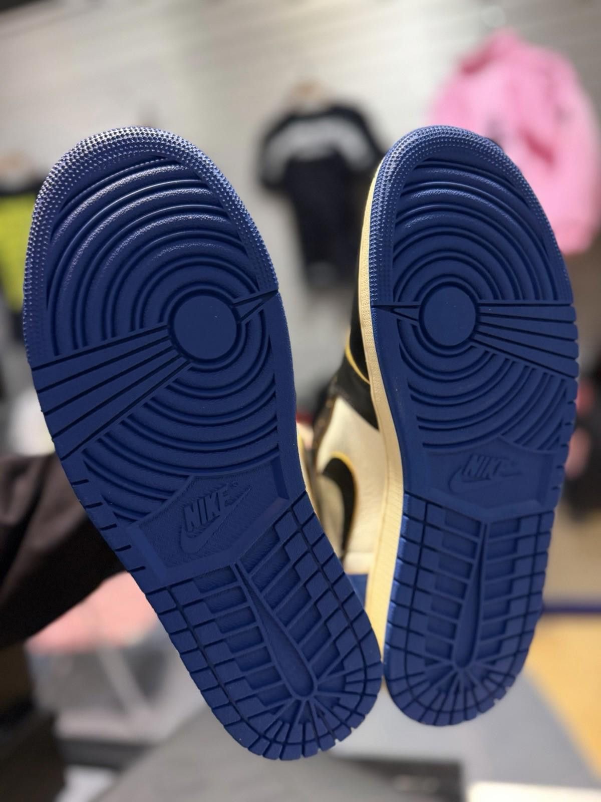 Jordan Brand Air Jordan 1 x Union x Fragment Black and Varsity Red (10.5) Size US 10.5 / EU 43-44 - 11 Thumbnail