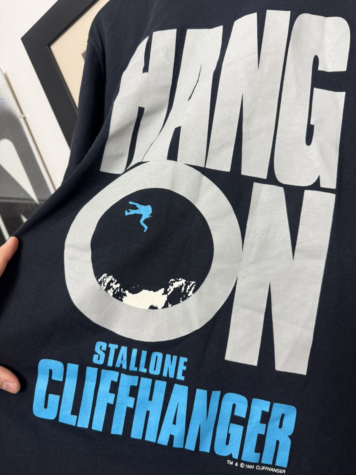 Vintage Vintage 90s Movie Tee Hang On Stallone Cliffhanger Cast Crew Size US L / EU 52-54 / 3 - 3 Thumbnail