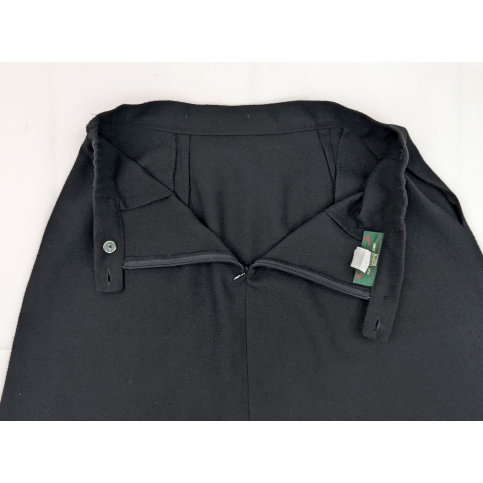 Orvis Orvis Skirt Women 10P Pleated Knee Length Black Polyester Tweed Vintage 90s Style Slit Elastic Waist Wool-Look Button Zip Closure Size 10P Petite Size 32" / US 10 / IT 46 - 7 Thumbnail