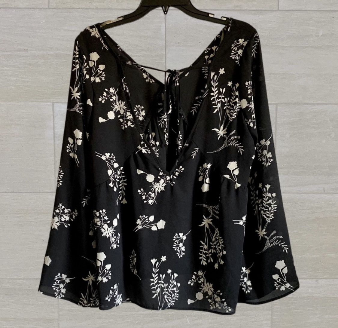 Other CHARLOTTE RUSSE OPEN BACK FLORAL BELL SLEEVE BLOUSE TOP Size S / US 4 / IT 40 - 10 Thumbnail