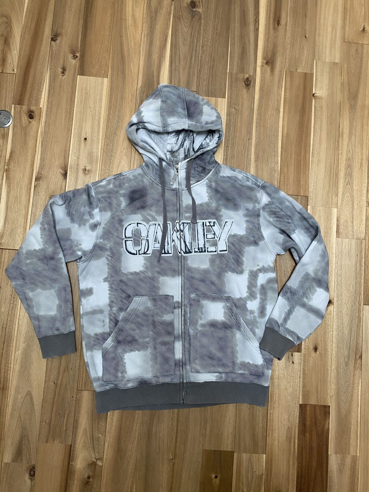 Oakley Vintage Oakley Zip Hoodie Grey Tie Dye Size M Y2K 2009 Size US M / EU 48-50 / 2 - 1 Thumbnail