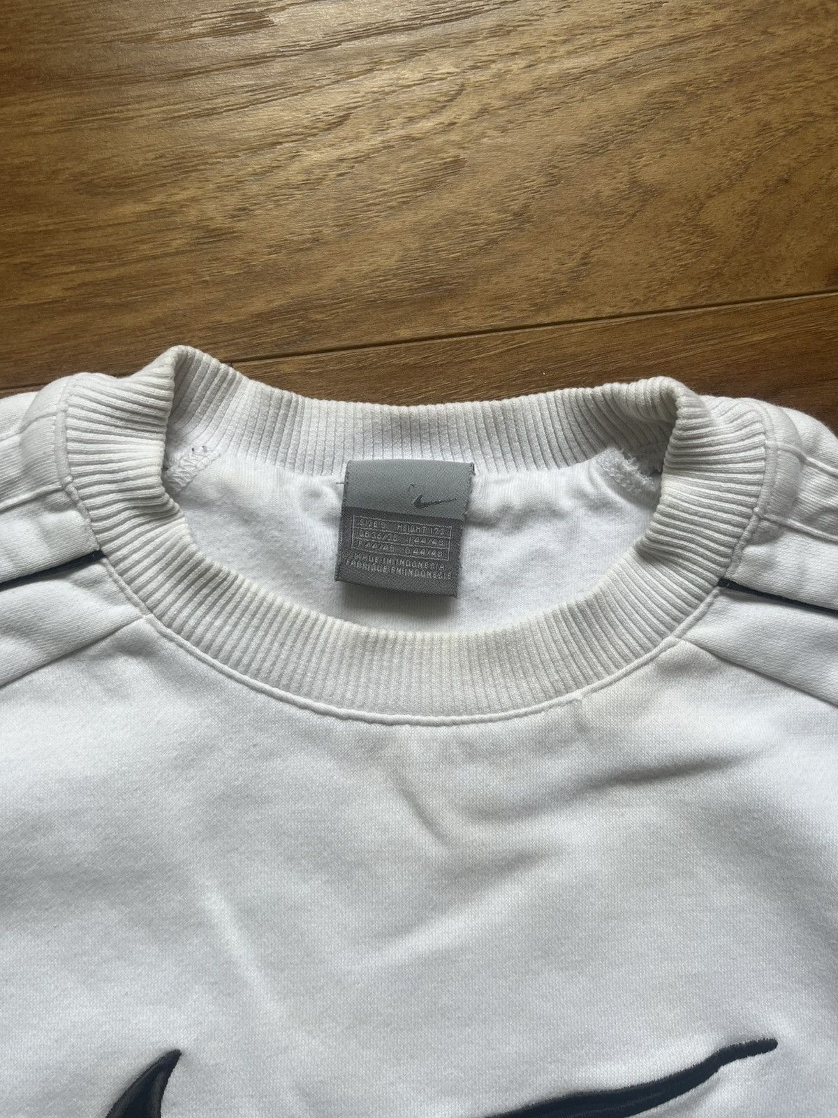 Nike Vintage Nike Big Swoosh White Sweatshirt Gray Tag Size US S / EU 44-46 / 1 - 2 Thumbnail