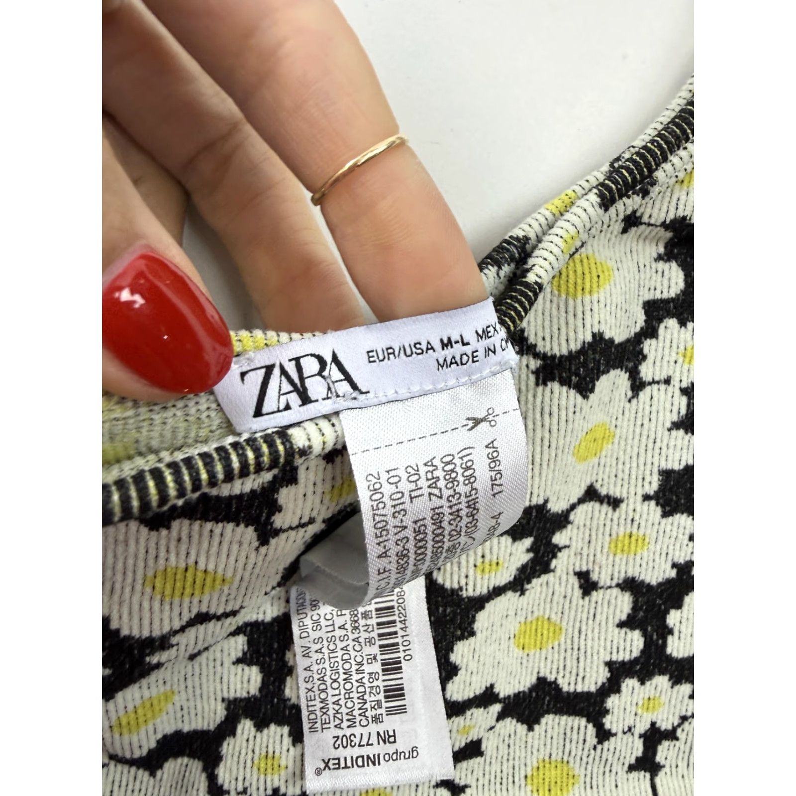 Zara Zara Tank Top Womens M-L Black White Daisy Floral Scoop Neck Cropped Stretch Sleeveless Slim Casual Summer Shirt Womens M-L Daisy Floral Tank Top Size M / US 6-8 / IT 42-44 - 2 Thumbnail