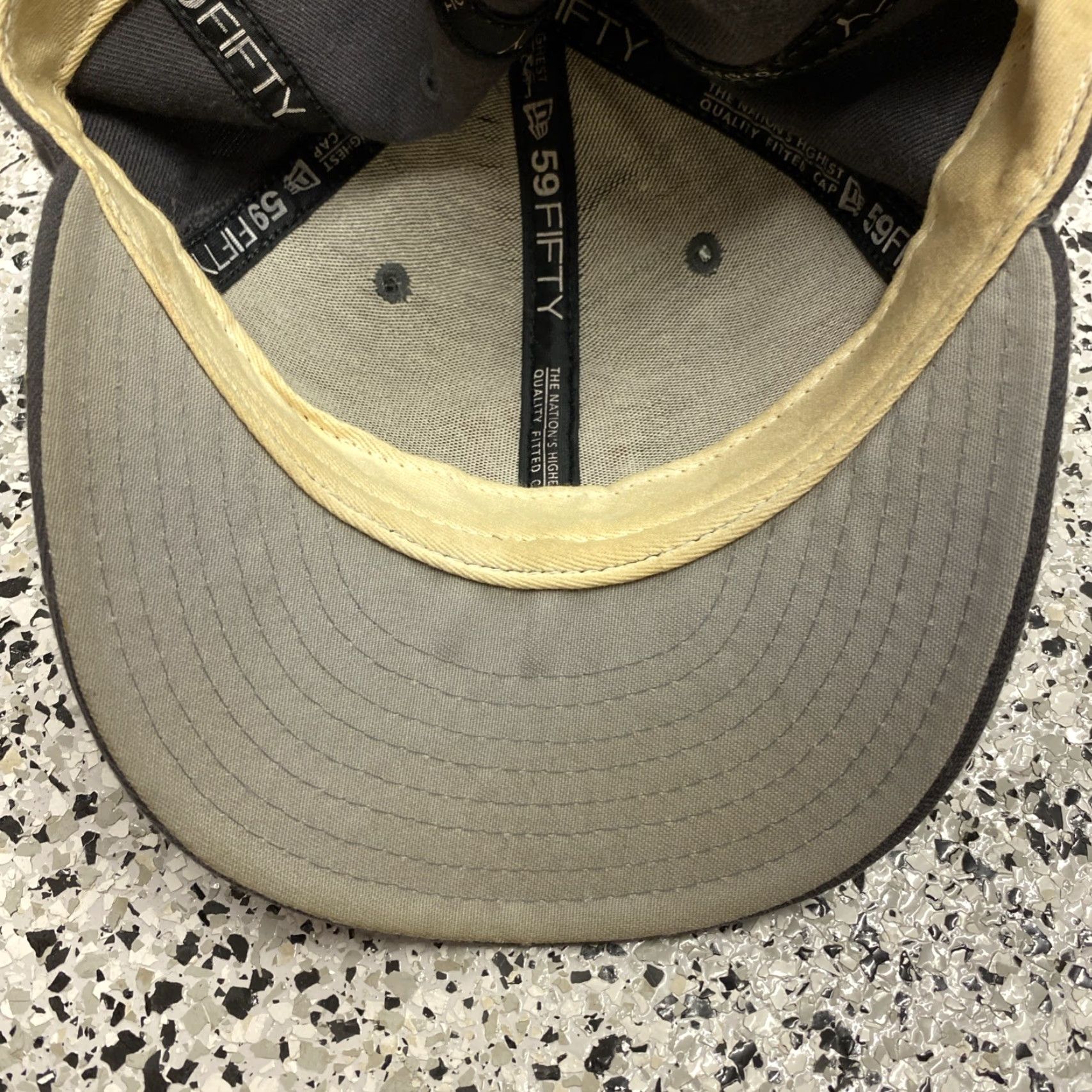 New Era VINTAGE New Era New York Yankees Hat Made In USA 7 Grey Size ONE SIZE - 6 Thumbnail