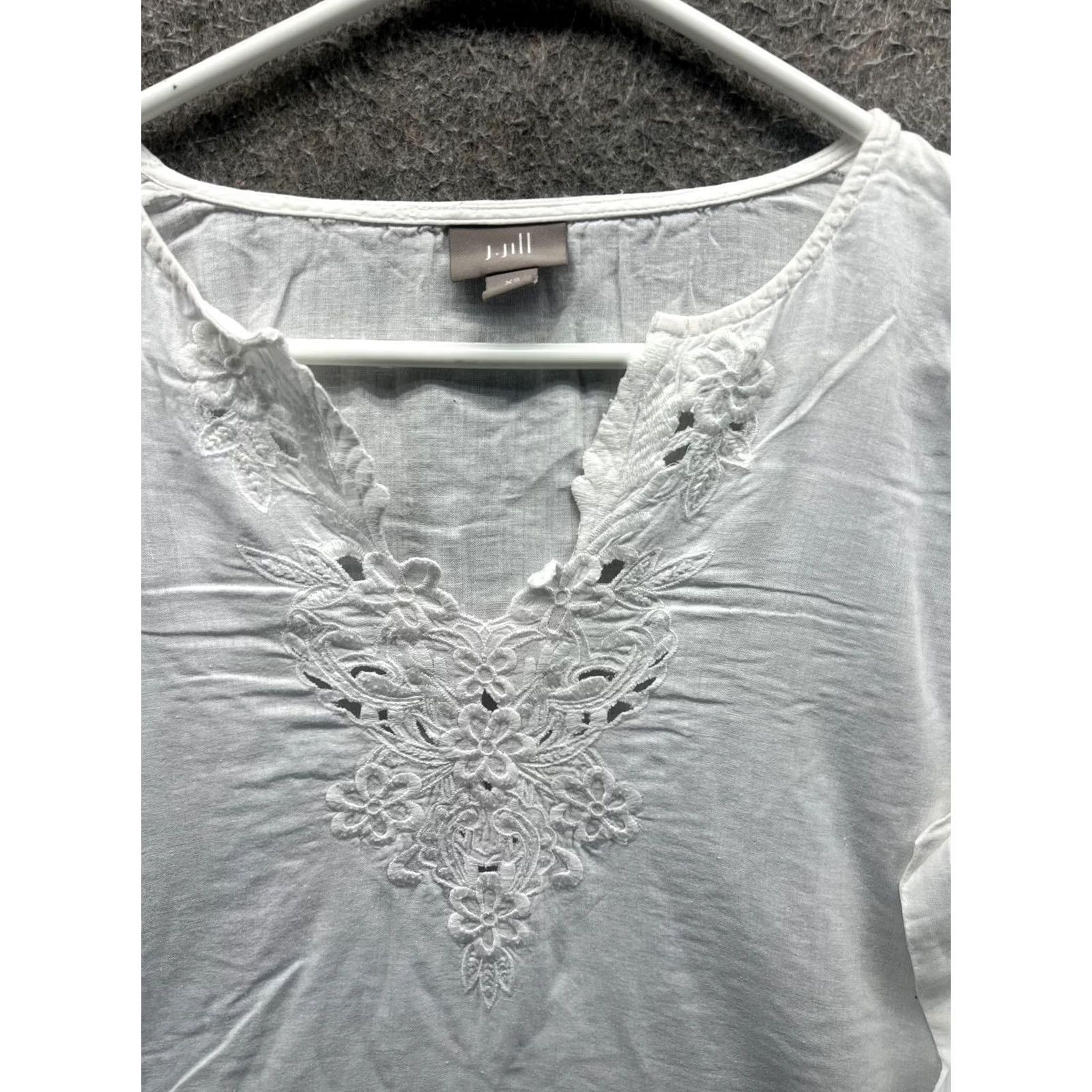 J. Jill J. Jill Tunic Blouse XS White Embroidered V Neck 3/4 Sleeve Top Womens Size XS / US 0-2 / IT 36-38 - 7 Thumbnail