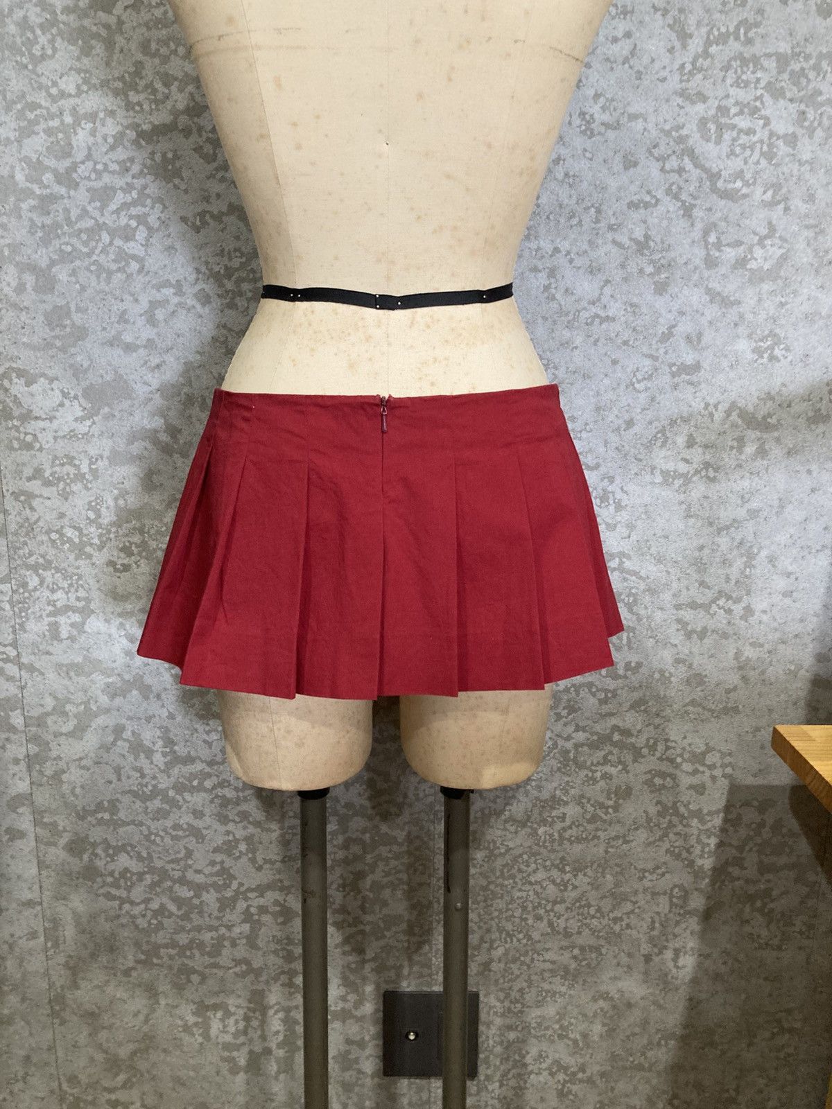 Japanese Brand Y2K Runway Low-Rise Pleated Micro Mini Skirt Archive Size 27" / US 4 / IT 40 - 4 Thumbnail
