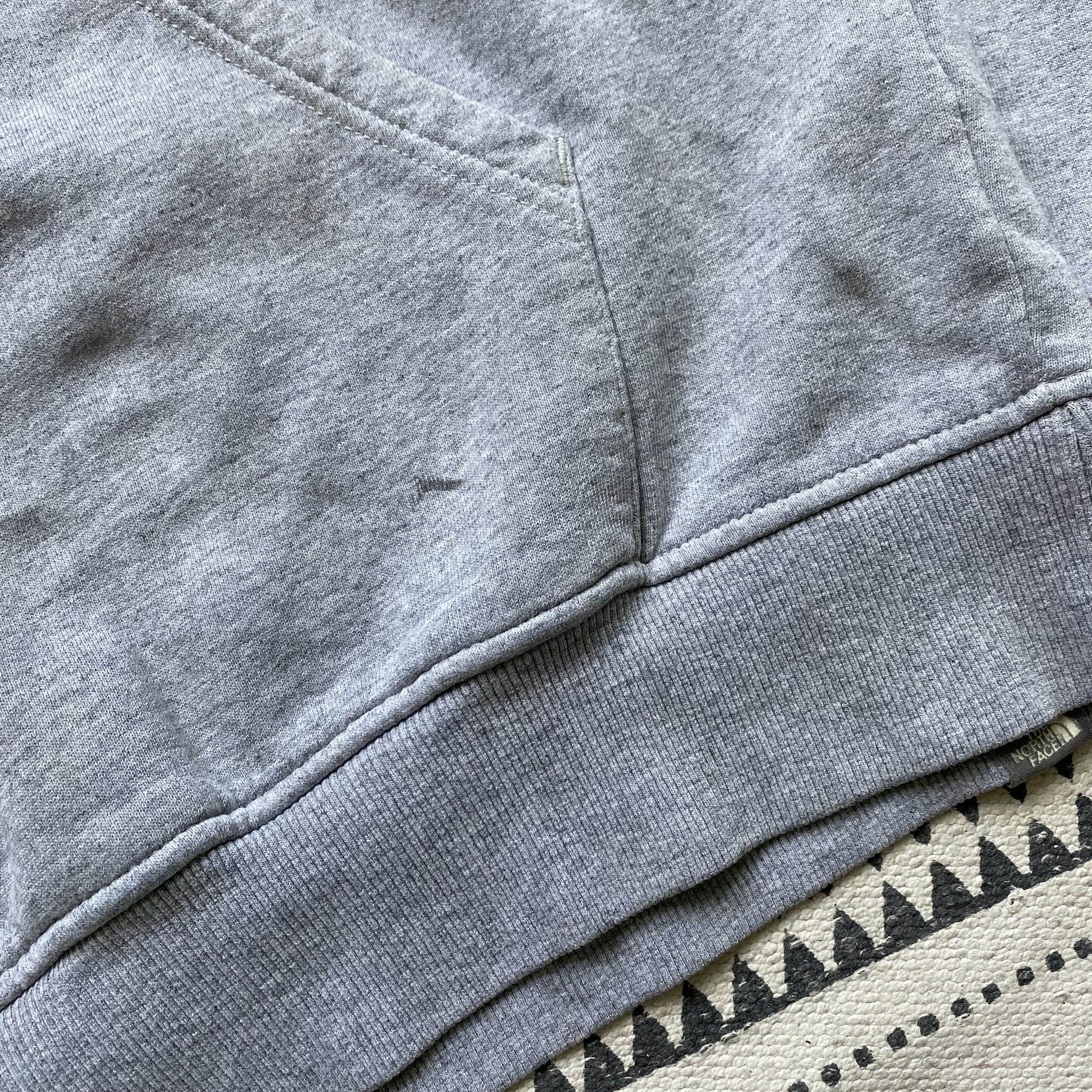 The North Face 🏂 Vintage The North Face hoodie Y2K Big center logo Size US L / EU 52-54 / 3 - 5 Thumbnail