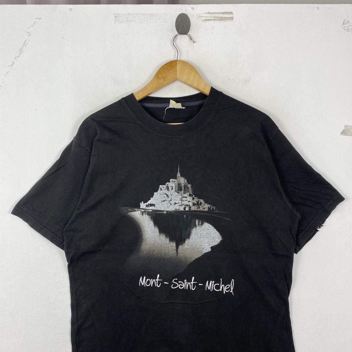 Vintage Vintage Mont Saint Michel Graphic Tee Distressed L Size US L / EU 52-54 / 3 - 3 Thumbnail