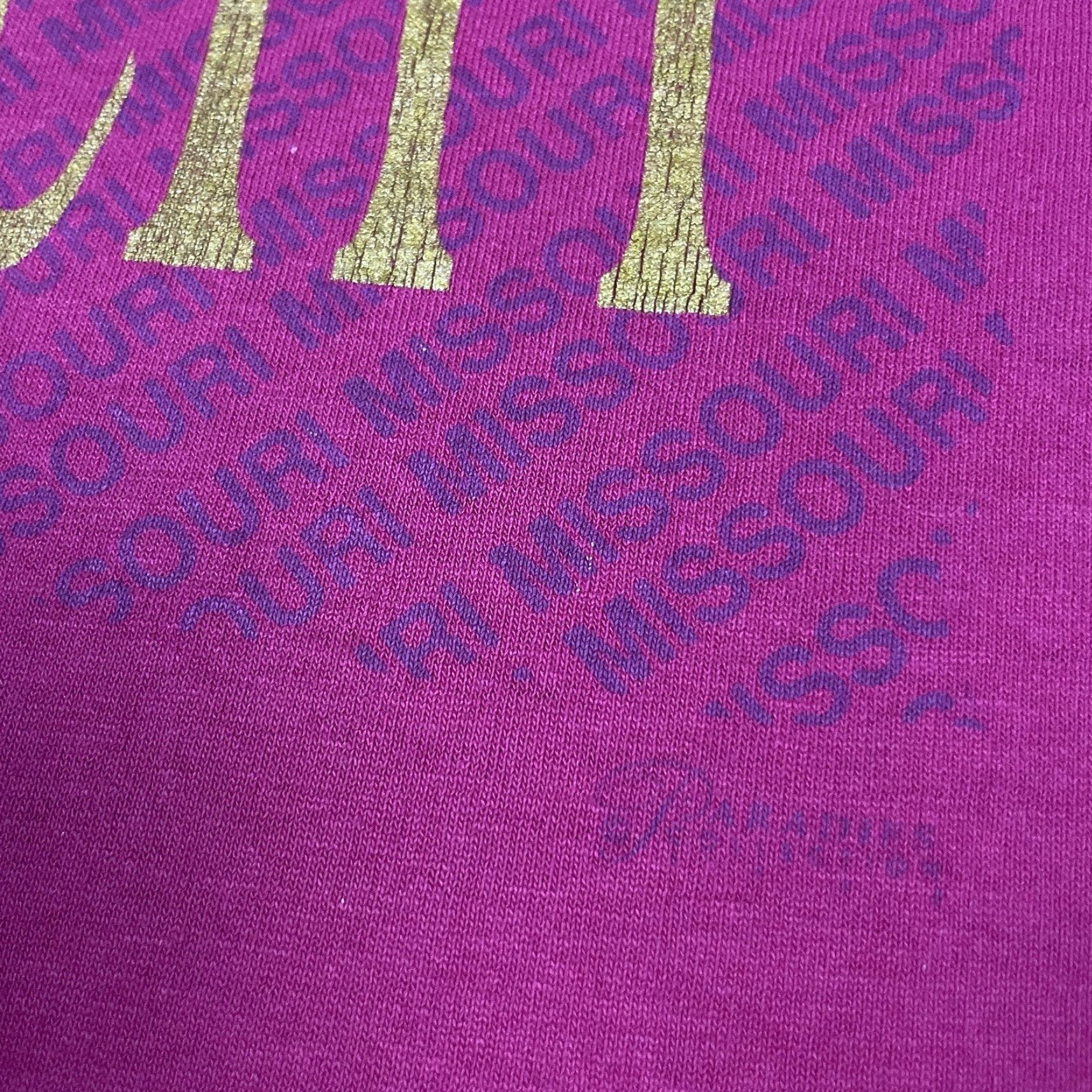 Vintage VINTAGE Kansas City Tshirt Adult L Pink Distressed Single Stitch Missouri MO Shirt Mens 90s Kansas City Graphic Print Short Sleeve Cotton USA Size US L / EU 52-54 / 3 - 4 Thumbnail
