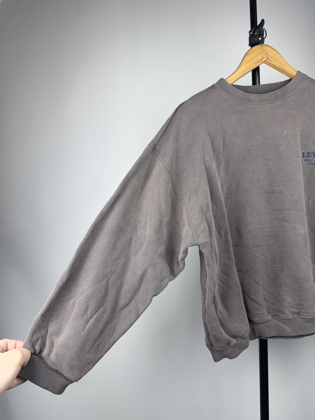 Levi's Vintage 00s USA Levi’s Gray Crewneck Sweatshirt Small Logo Size L / US 10 / IT 46 - 4 Thumbnail