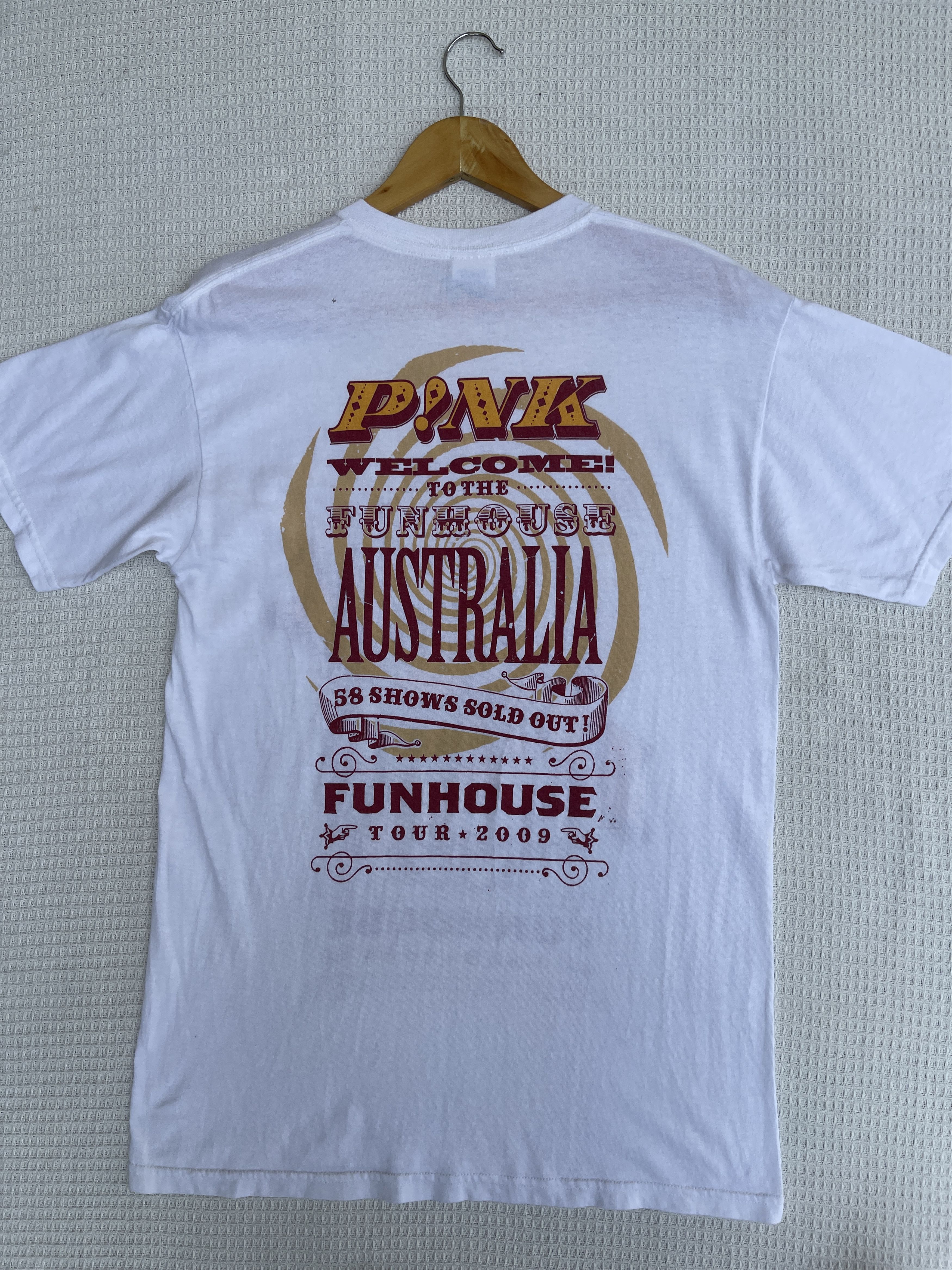 Band Tees × Vintage Last Drop🔥Rare🔥Vintage 00s Pink Funhouse World Tour 2009 Size US M / EU 48-50 / 2 - 10 Thumbnail