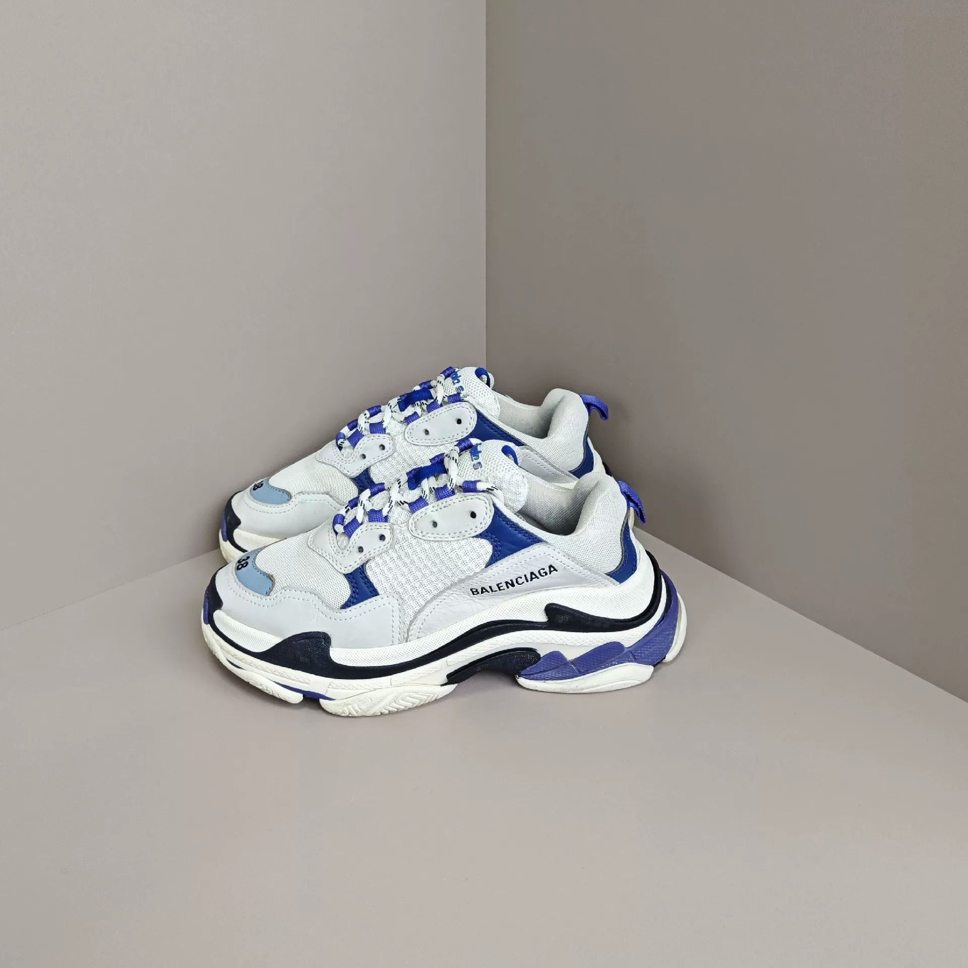 Balenciaga Balenciaga Lowtop Sneakers us_8 Women Size US 8 / IT 38 - 1 Thumbnail