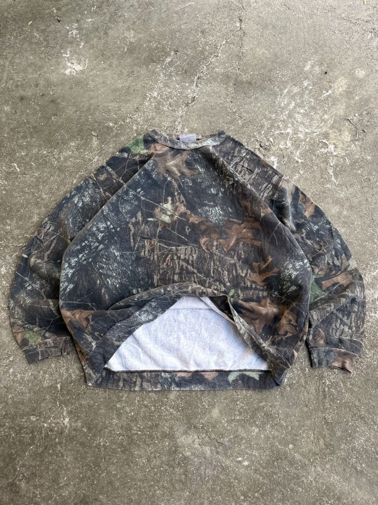 Realtree Crazy Vintage 00s Realtree Camo Crewneck Carhartt Style Size US XXL / EU 58 / 5 - 3 Thumbnail