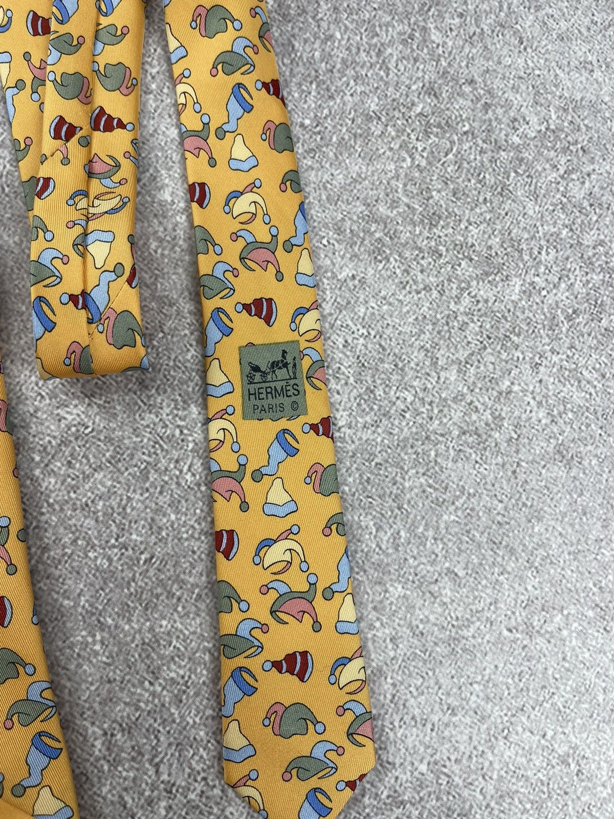 Hermes × Vintage Vintage Hermes Printed Silk Tie Yellow Size ONE SIZE - 9 Thumbnail