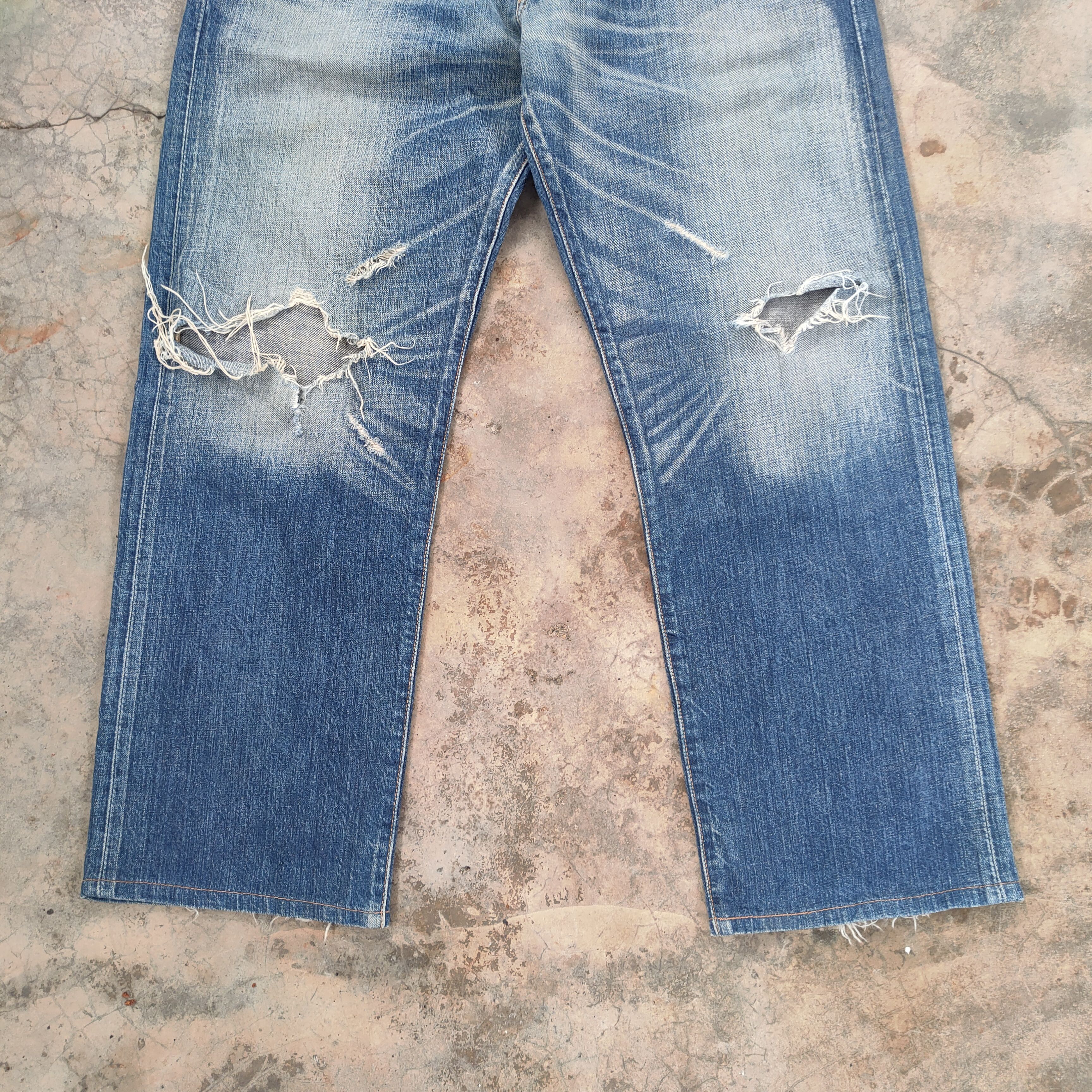 Levi's Vintage Clothing VINTAGE LEVI'S 501 FADED DISTRESSED JEAN DENIM PANTS Size US 37 - 4 Thumbnail