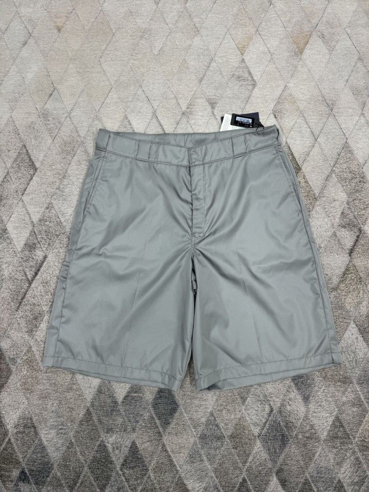 Prada Prada Re-Nylon Logo Bermuda Shorts Size 54 Size US 38 / EU 54 - 1 Thumbnail
