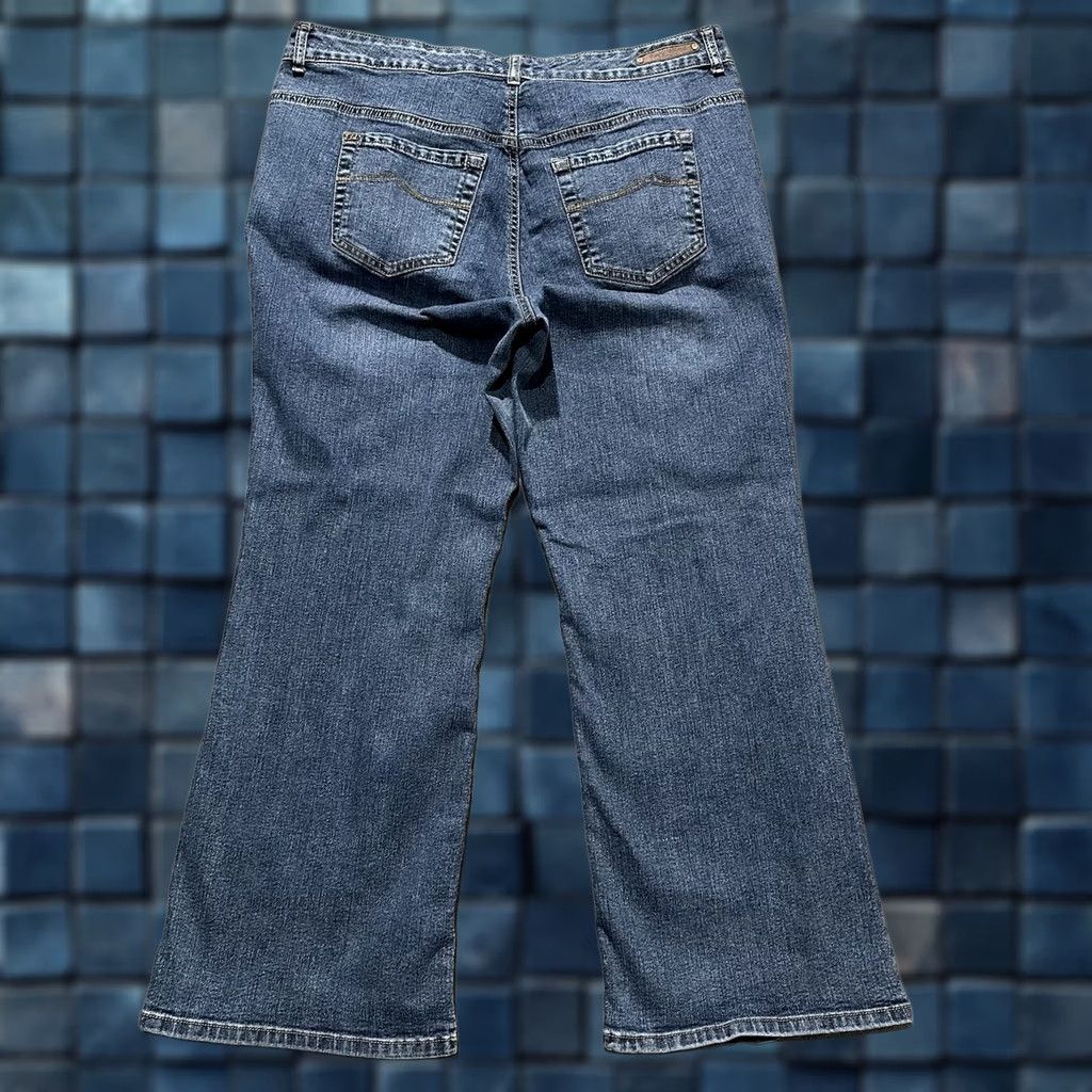 Denime Ruff Hewn Jeans Womens 16W Blue Denim Bootcut Stretch EUC Regular 5-Pocket Rise High Inseam 28in 36in Waist Plus Sized Girls? Size 38" / US 16 / IT 52 - 1 Thumbnail