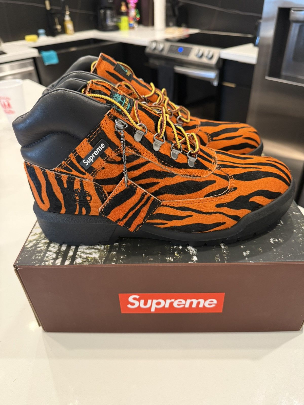 Supreme × Timberland Supreme Timberland Tiger Size US 9 / EU 42 - 2 Thumbnail