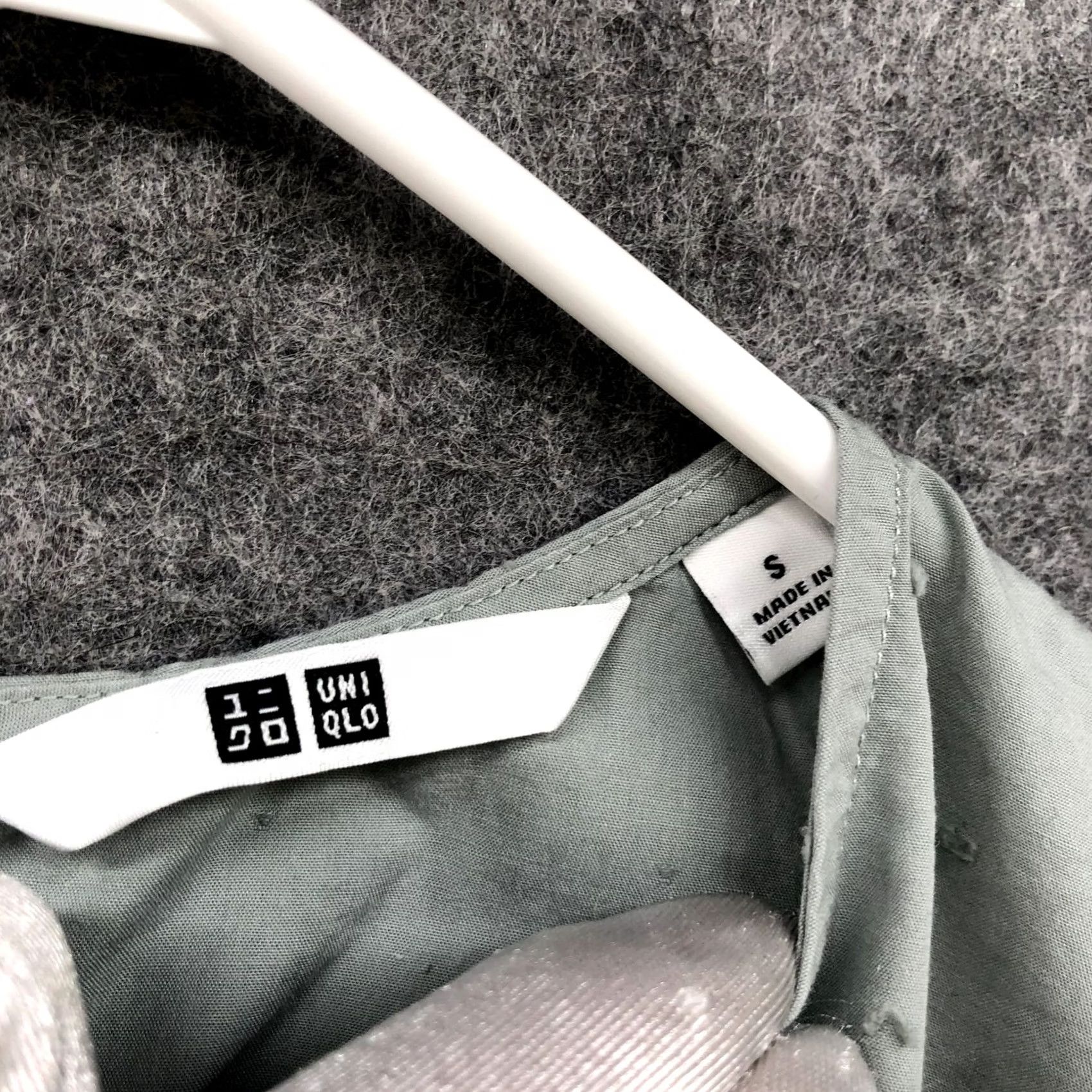 Uniqlo Uniqlo Blouse Womens S Sage Green Swiss Dot Short Sleeve Cotton Top Fancy Button Back Casual Spring Summer Basic Classic Size S / US 4 / IT 40 - 5 Thumbnail