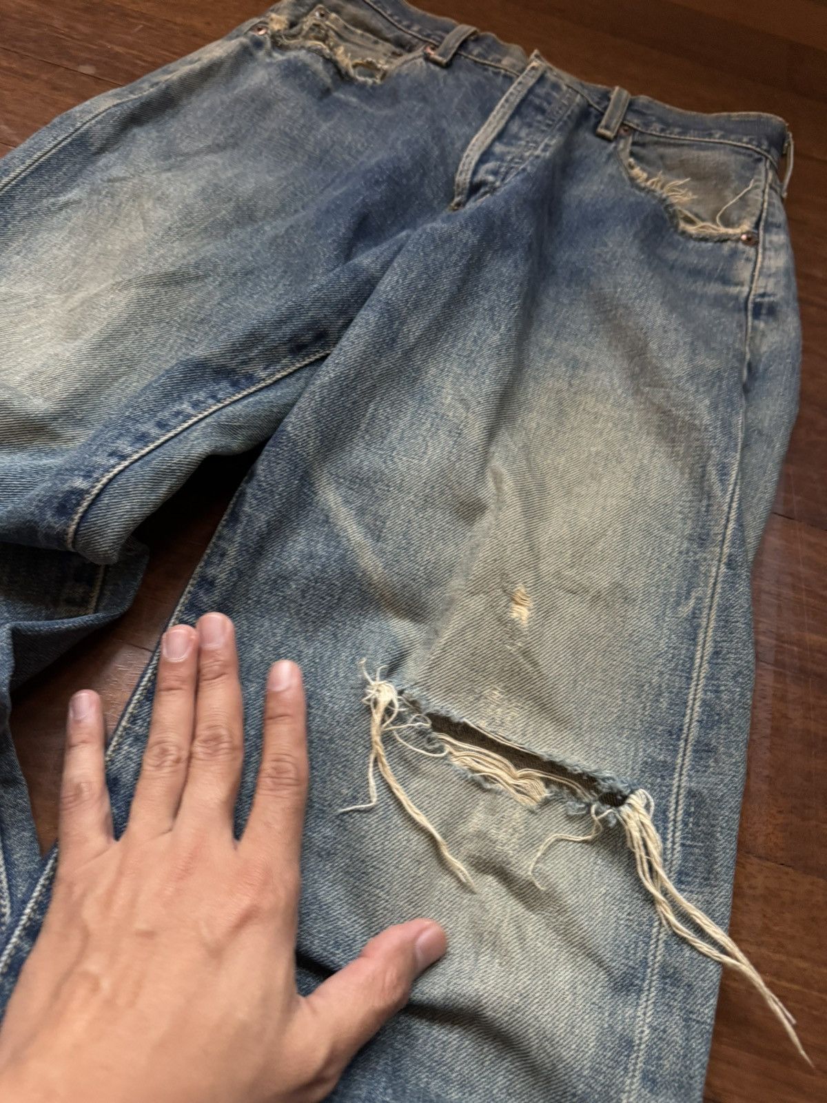 Levi's VINTAGE LEVI'S 702-XX BIG E DISTRESSED SELVEDGE JEANS Size US 31 - 13 Thumbnail