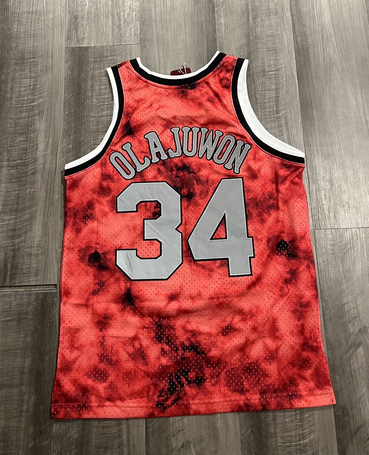 Mitchell & Ness Size M Mitchell & Ness NBA Houston Rockets Hakeem Olajuwon Size US M / EU 48-50 / 2 - 4 Thumbnail