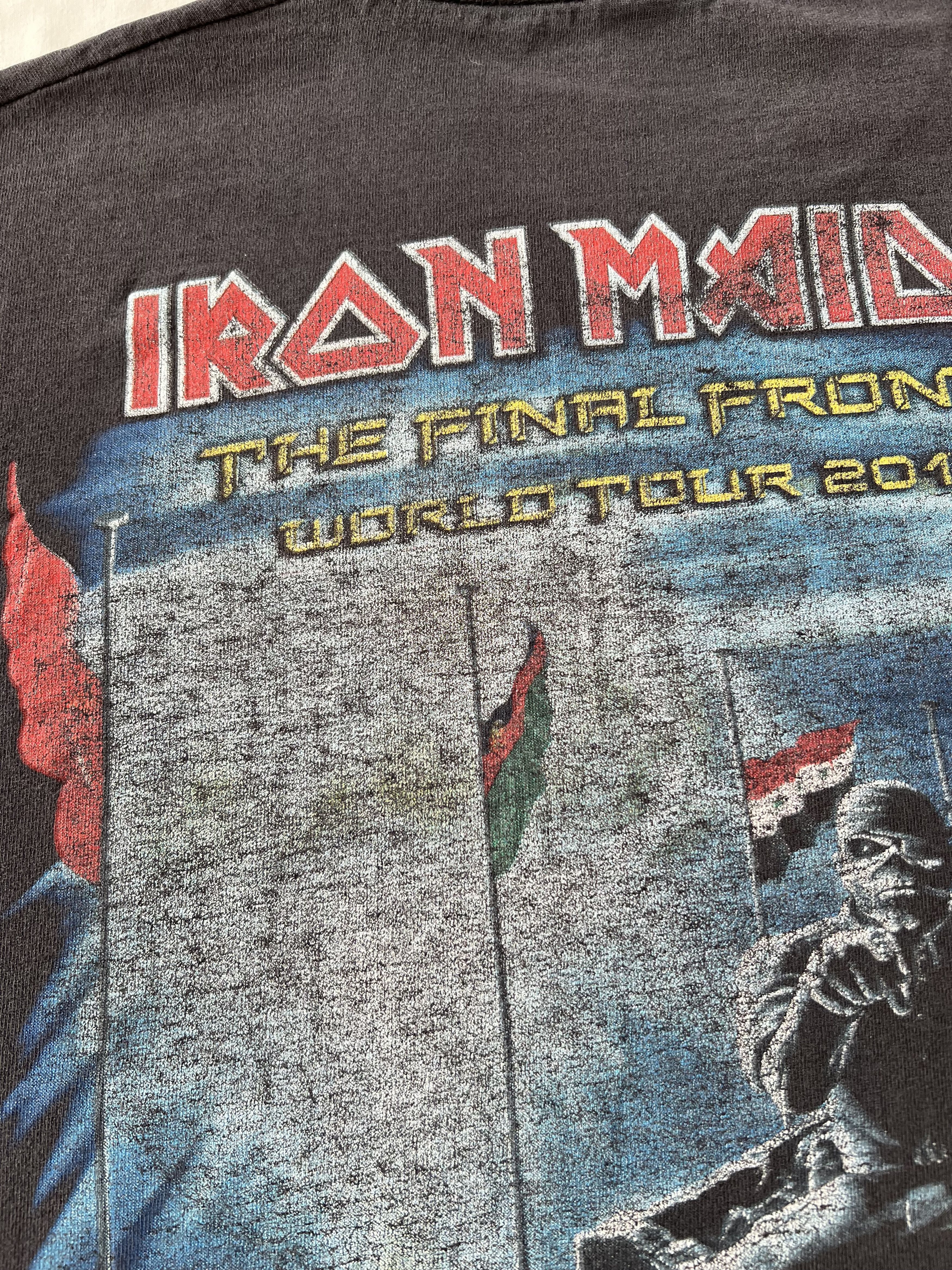 Band Tees Vintage 2010 Iron Maiden The Final Frontier Black T-shirt Size US L / EU 52-54 / 3 - 15 Thumbnail