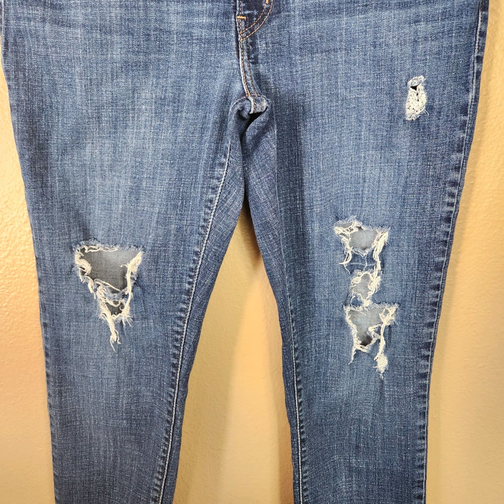 Levi's VINTAGE not applicable. Final: Levi's Jeans Womens Medium Wash Distressed Mid Rise Boyfriend Jeans-Size 30 Size 30" / US 8 / IT 44 - 2 Thumbnail