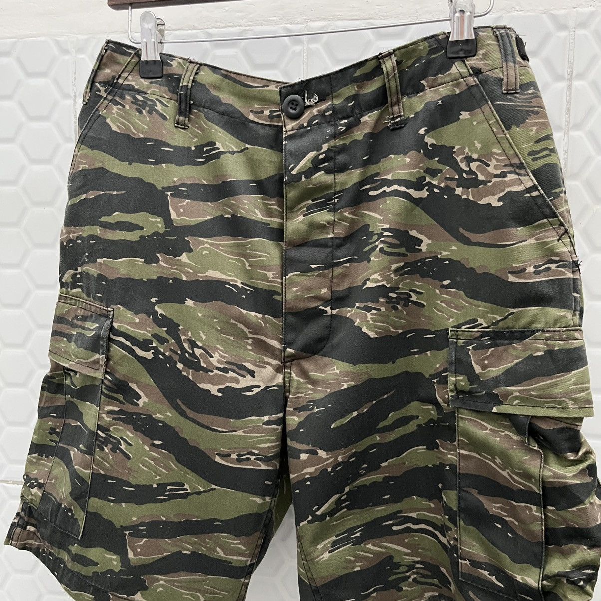 Vintage Vintage Vietnam War Jungle Tiger Stripe Cargo Short Size US 30 / EU 46 - 2 Thumbnail