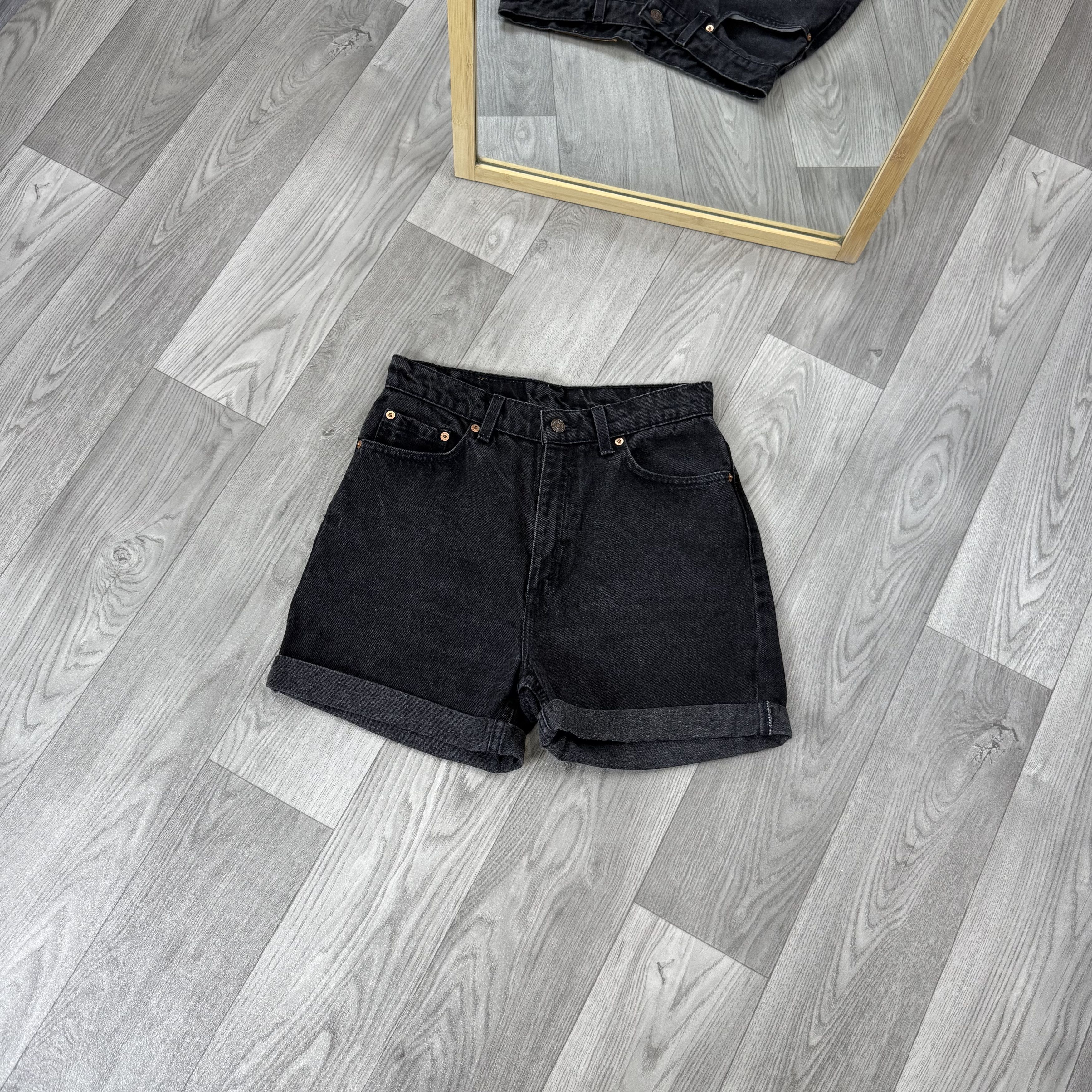 Levi's Vintage Levi's 521 Women's Grey High Rise Denim Mini Shorts Size 26" / US 2 / IT 38 - 2 Thumbnail