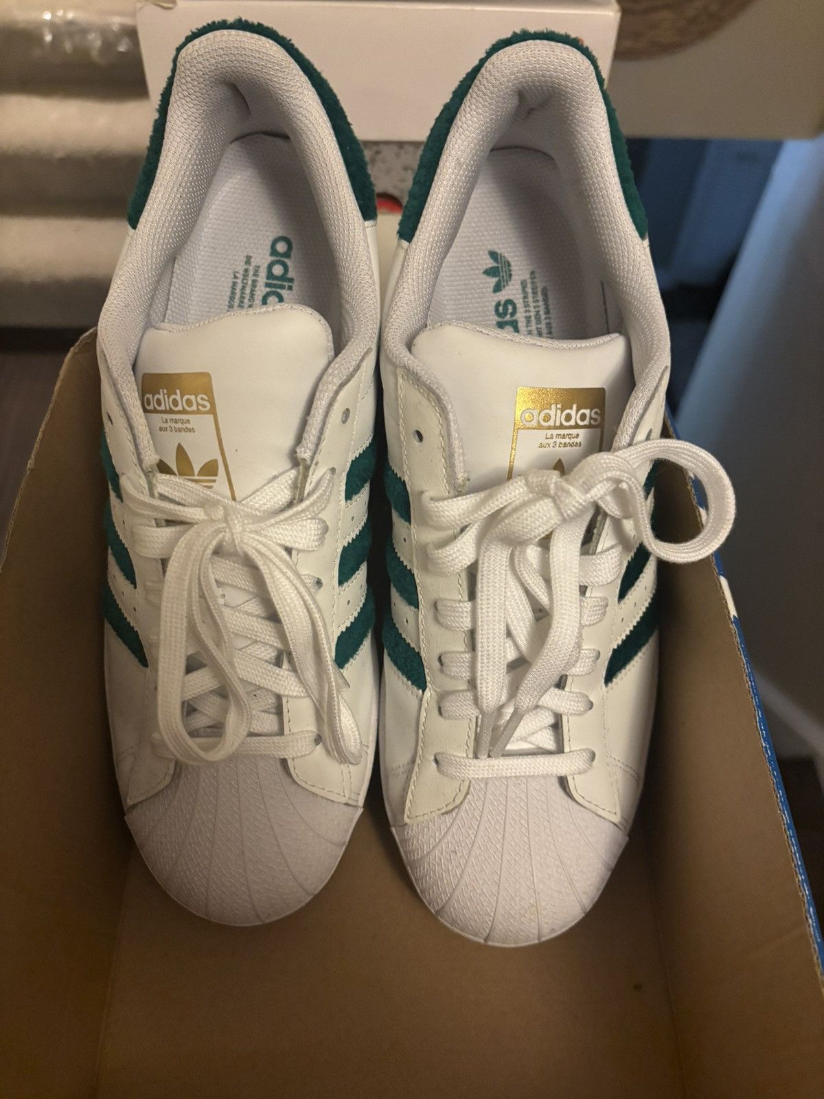 Adidas ADIDAS SUPERSTAR CLAMSHELL WHITE LEATHER FURRY GREEN Size US 9.5 / EU 42-43 - 2 Thumbnail